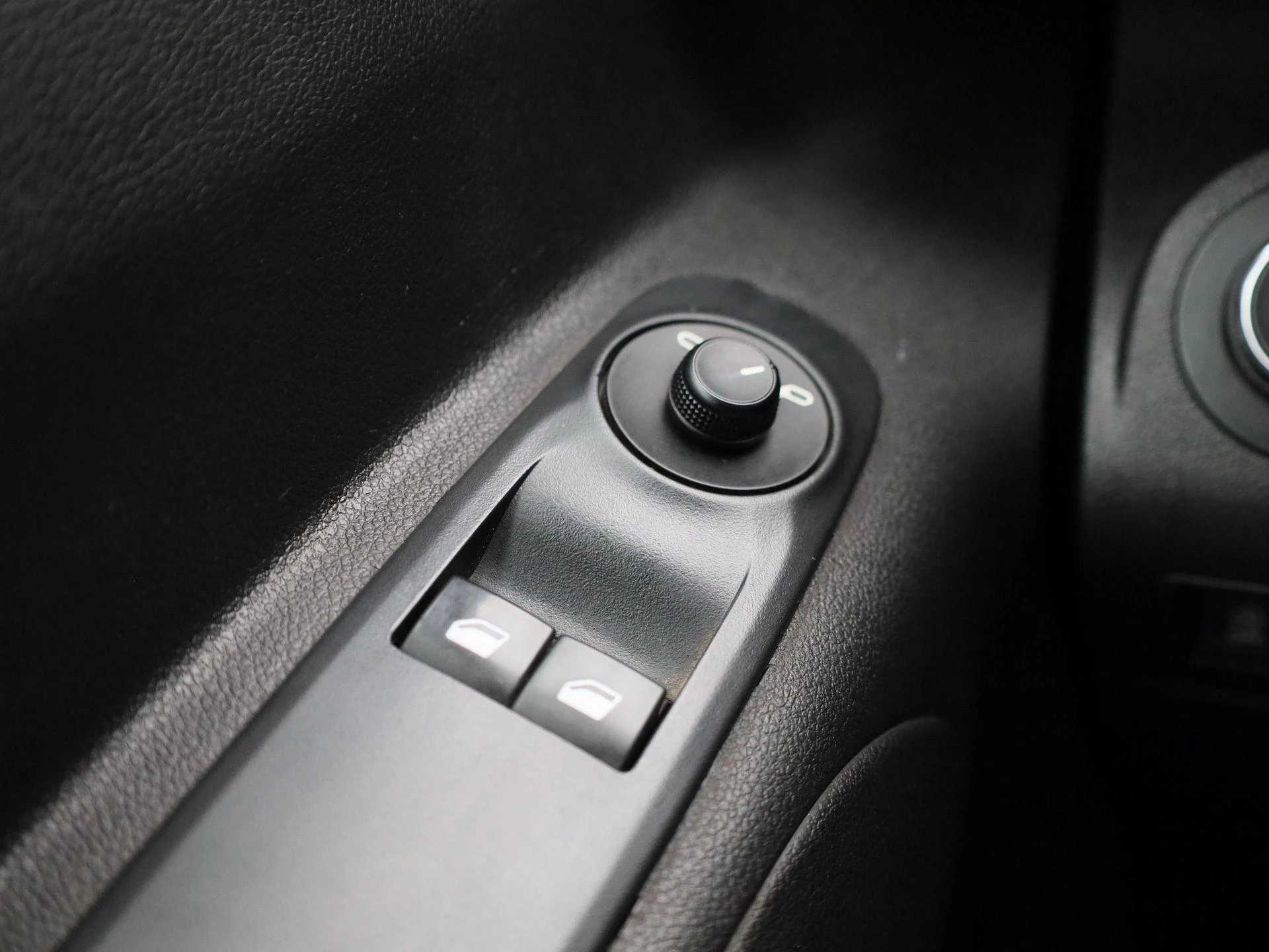 Opel-Combo Life-image-23