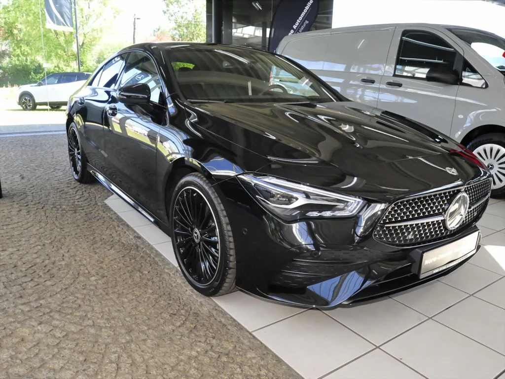 Mercedes-Benz-CLA 200-image-4