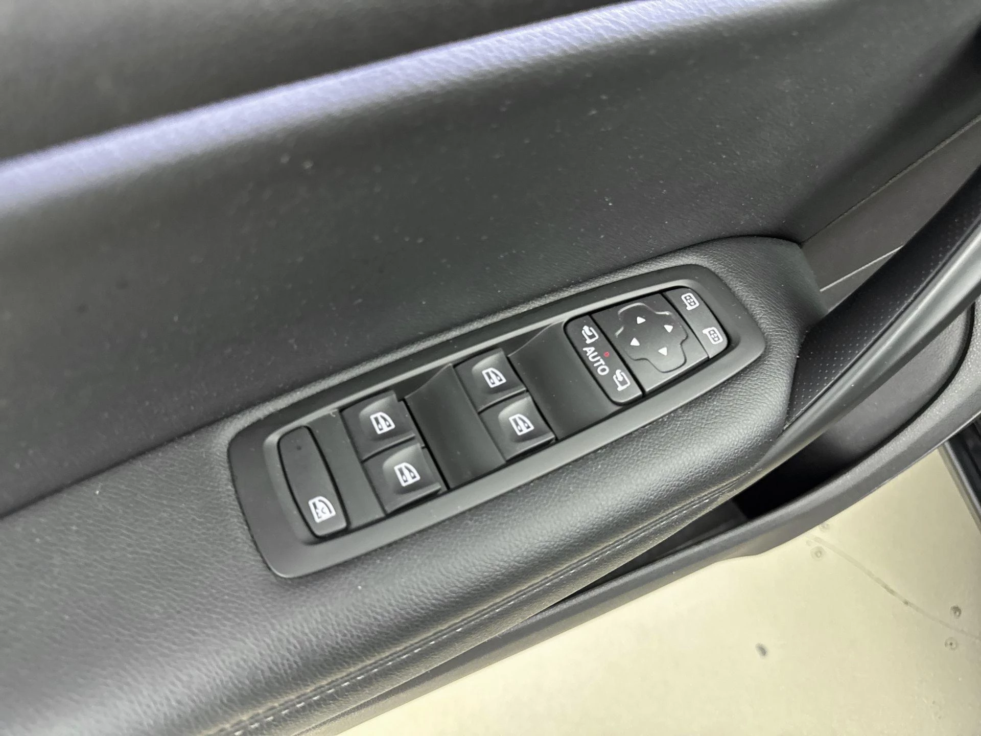 Renault-Megane E-Tech-image-9
