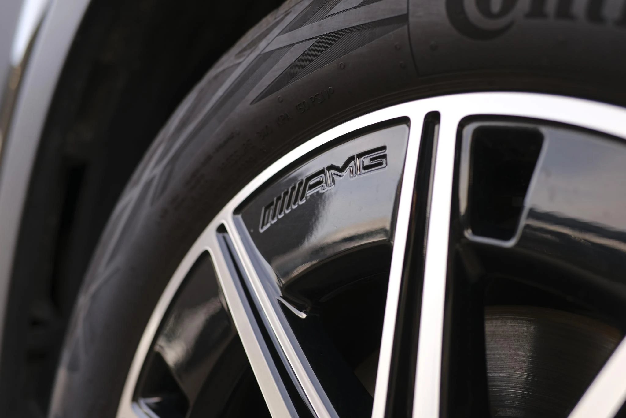 Mercedes-Benz-EQB-image-31