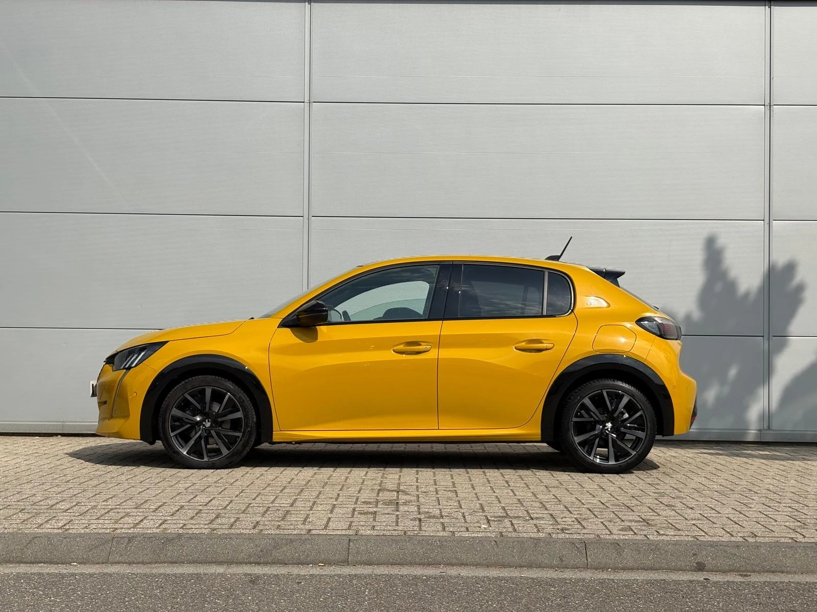 Peugeot-208-image-2