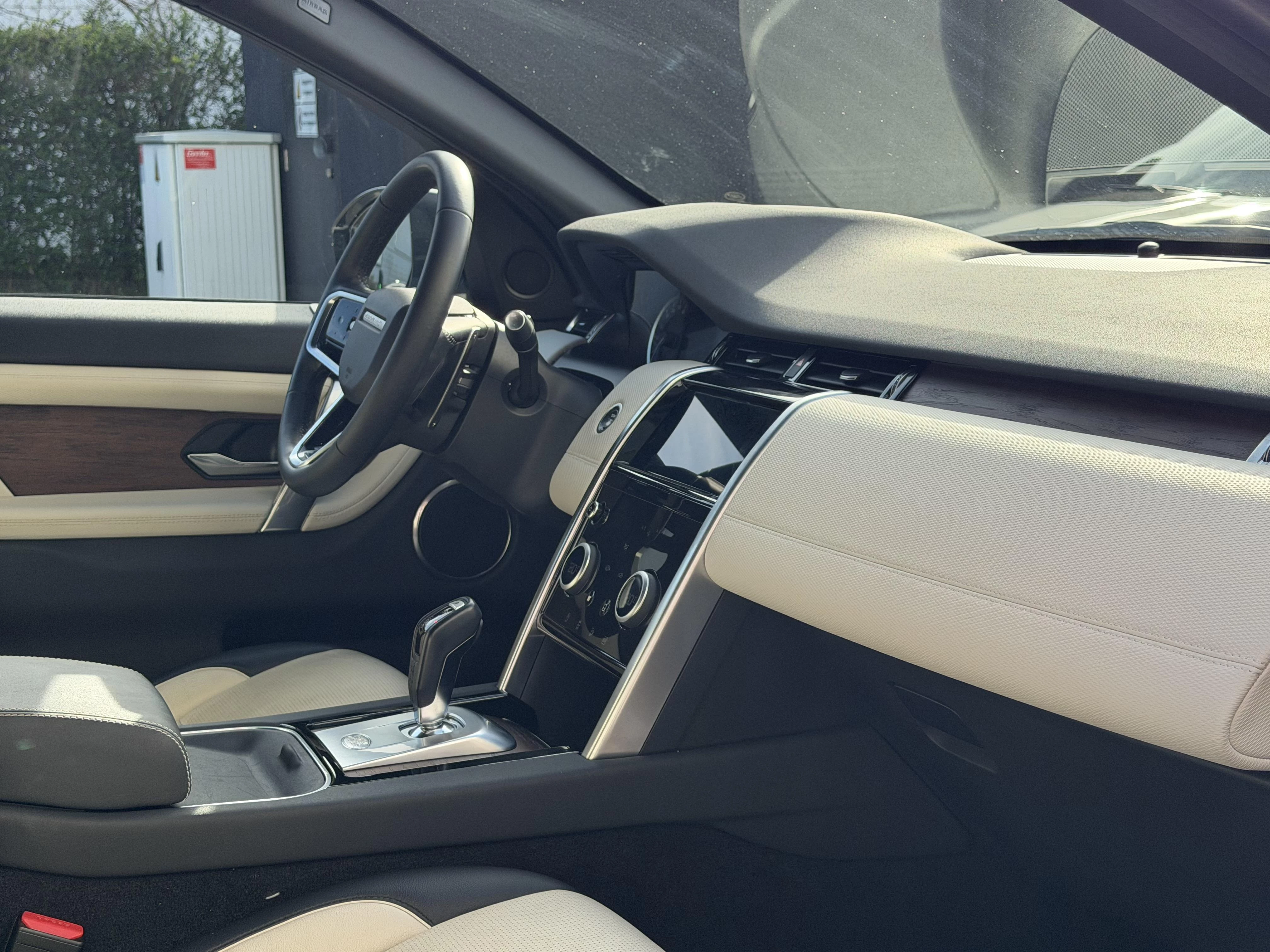 Land Rover-Discovery Sport-image-12