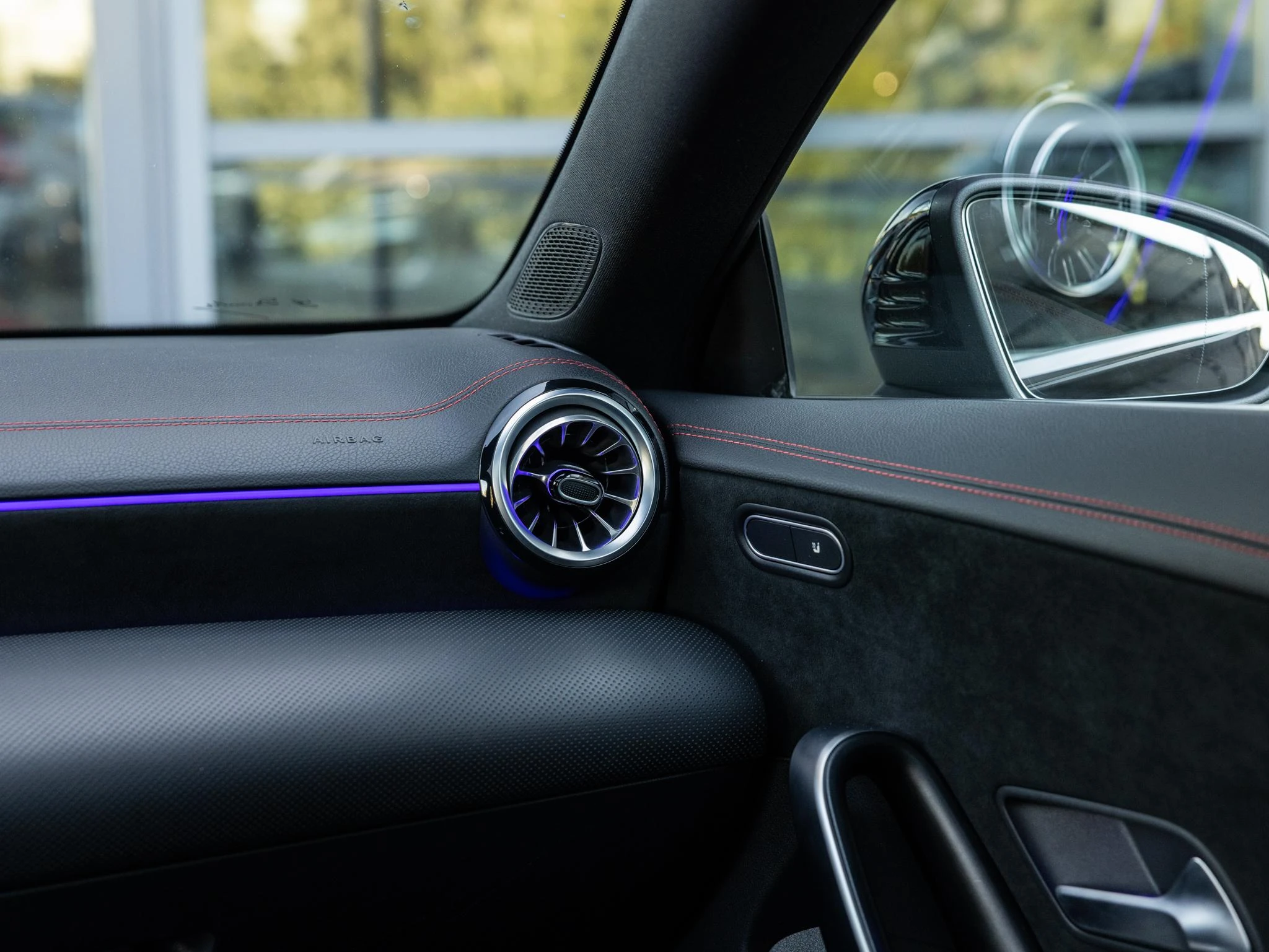 Mercedes-Benz-CLA-image-22
