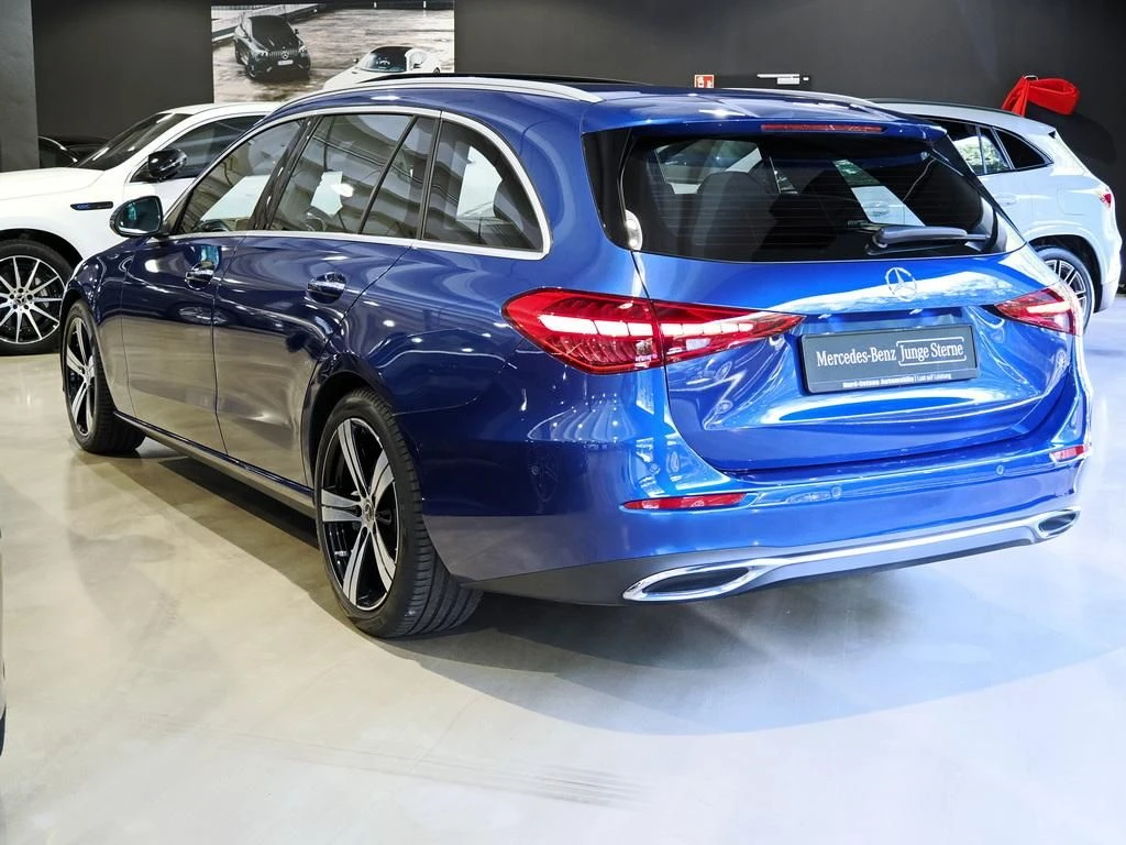 Mercedes-Benz-C-Klasse 300-image-5