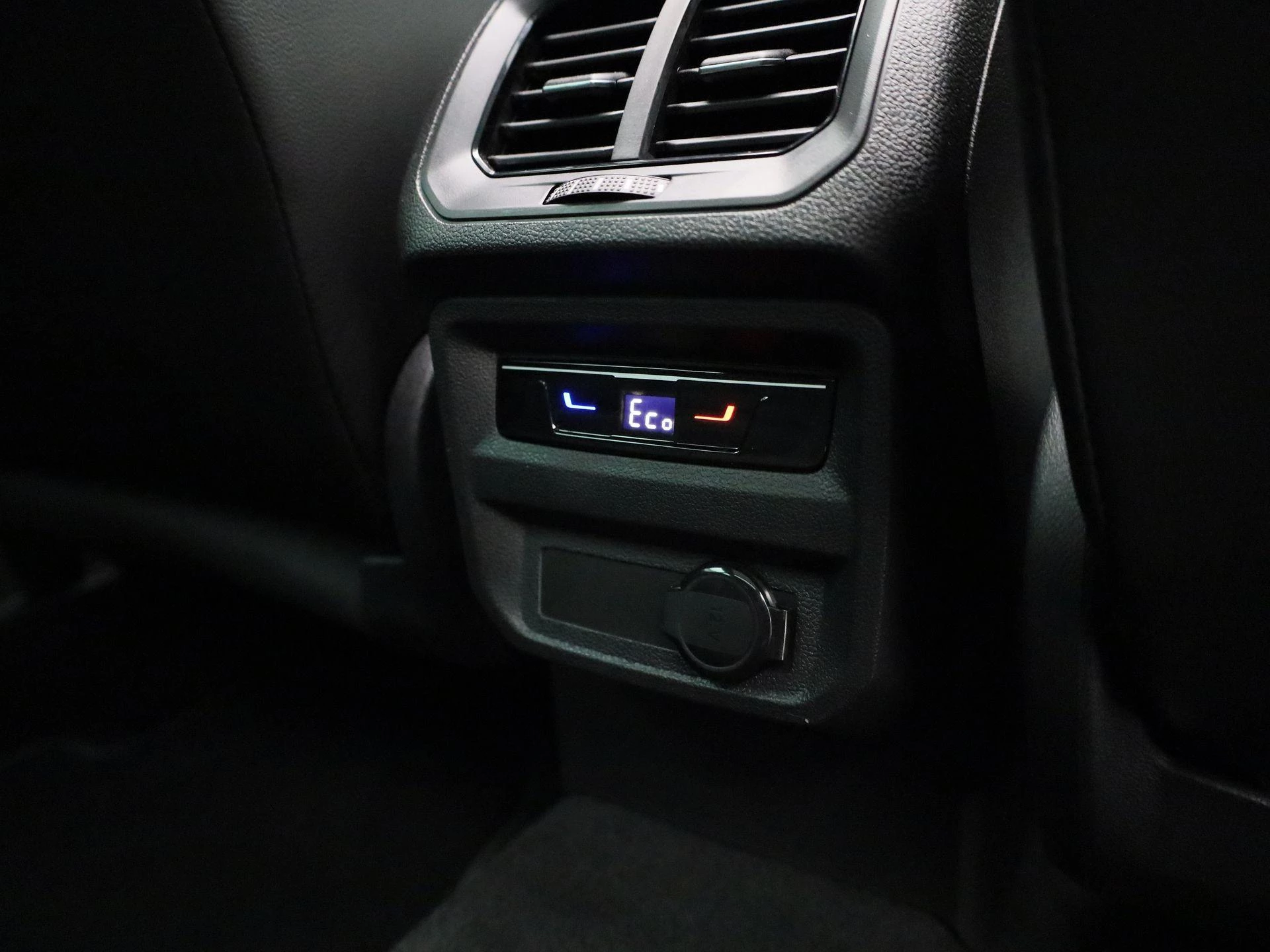 Volkswagen-Tiguan-image-56