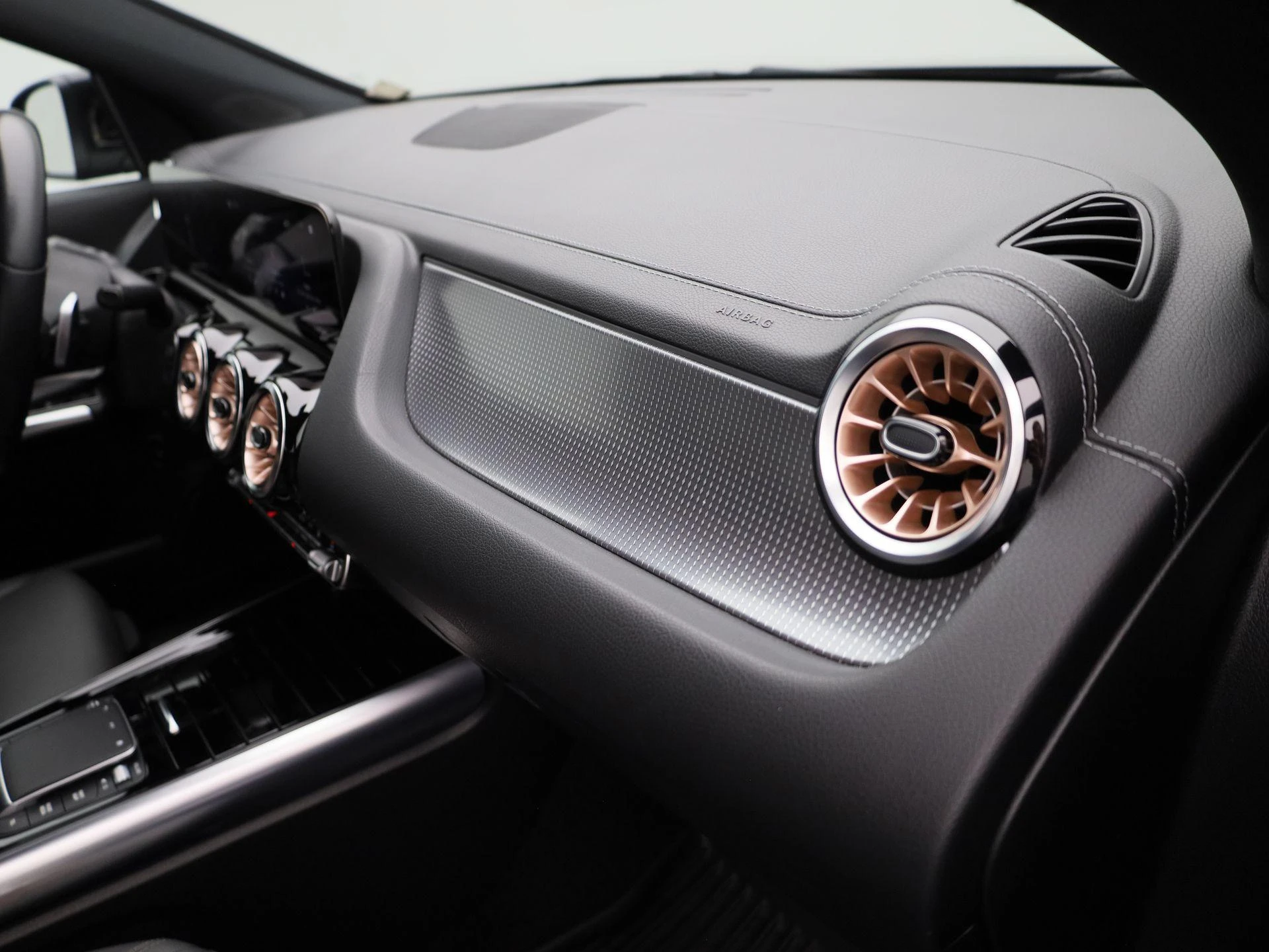 Mercedes-Benz-EQA-image-39