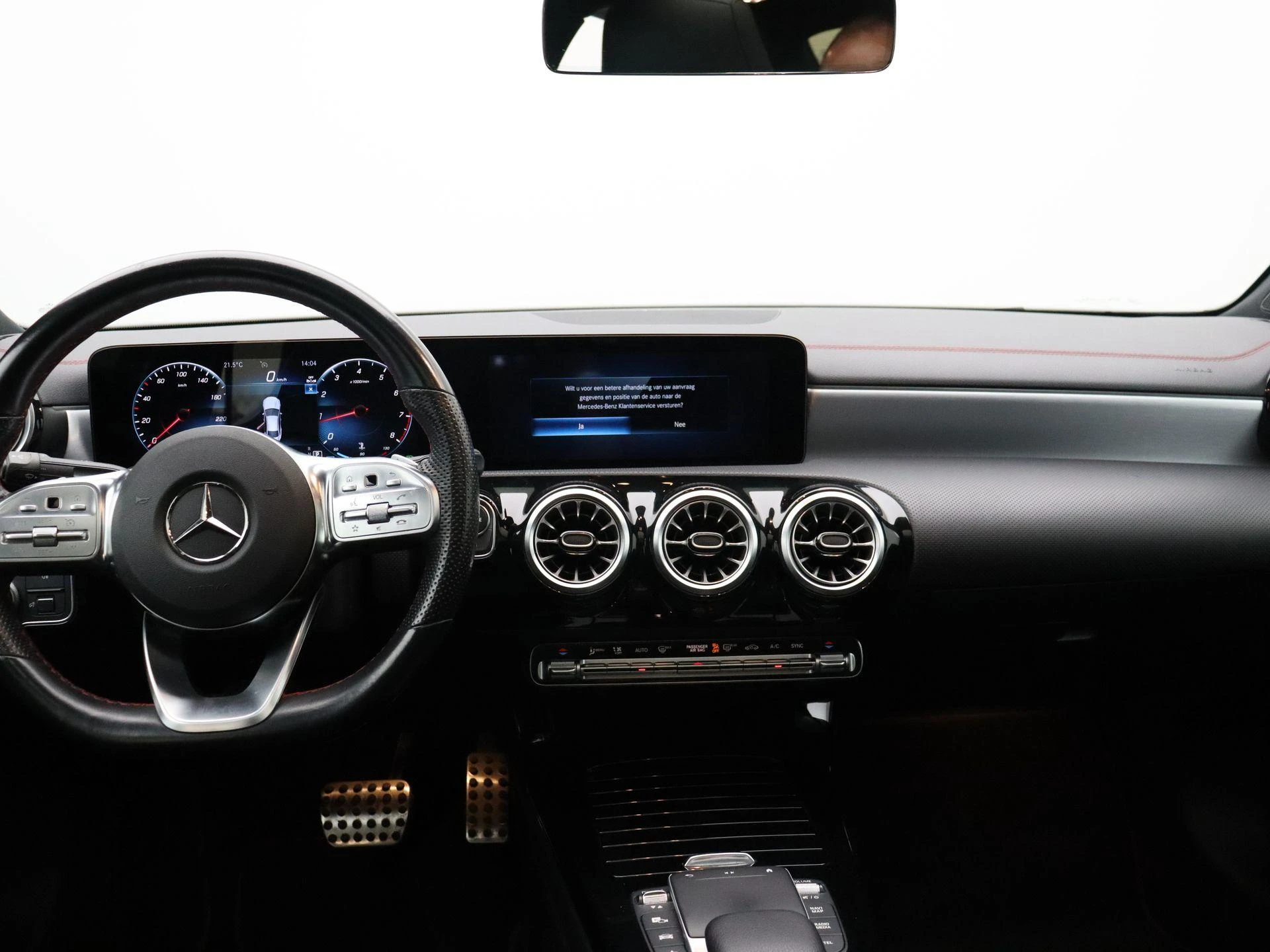 Mercedes-Benz CLA 200 AMG Line + PANORAMISCH DAK + CAMERA + LED +