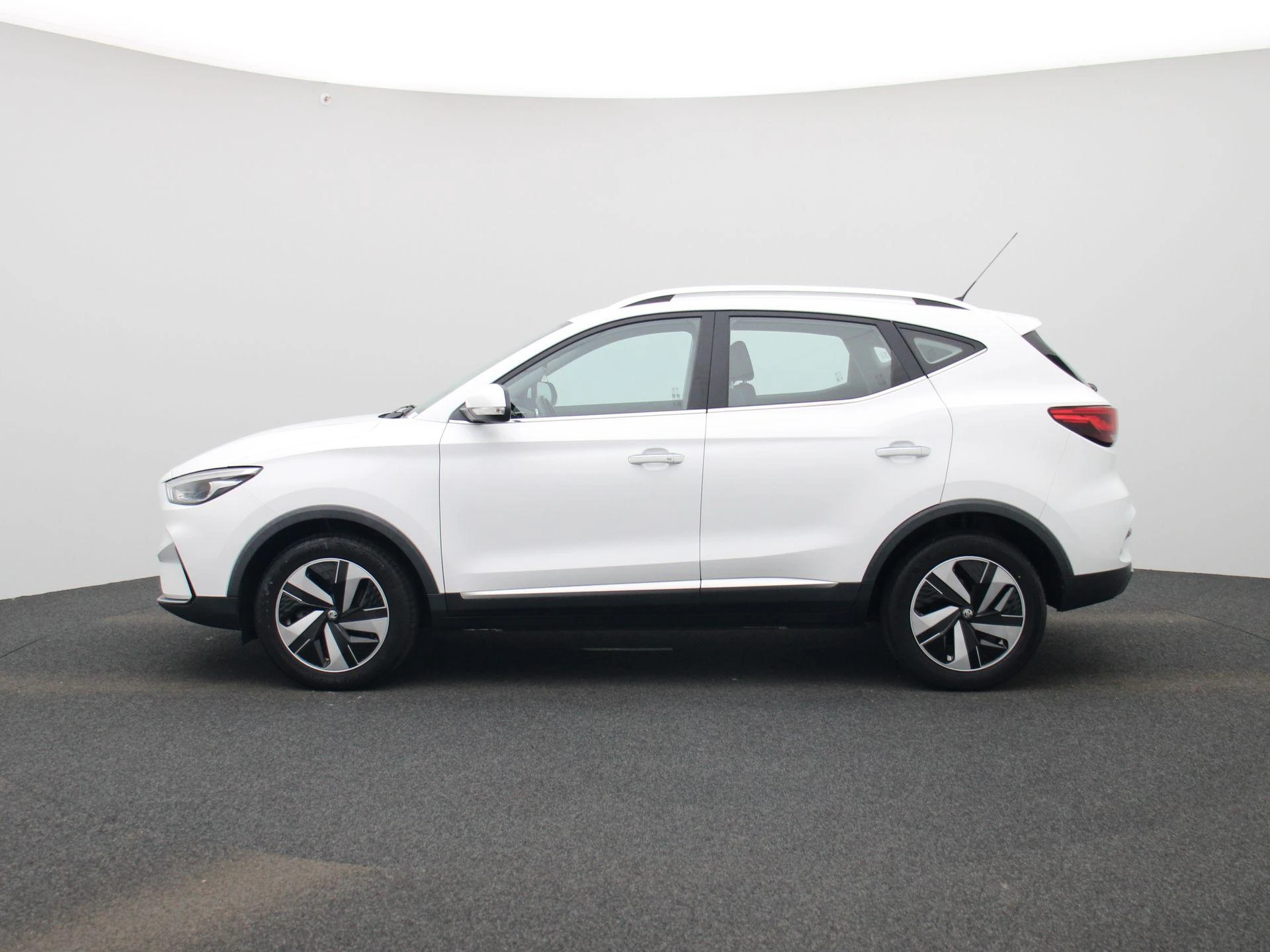 MG-ZS EV-image-3