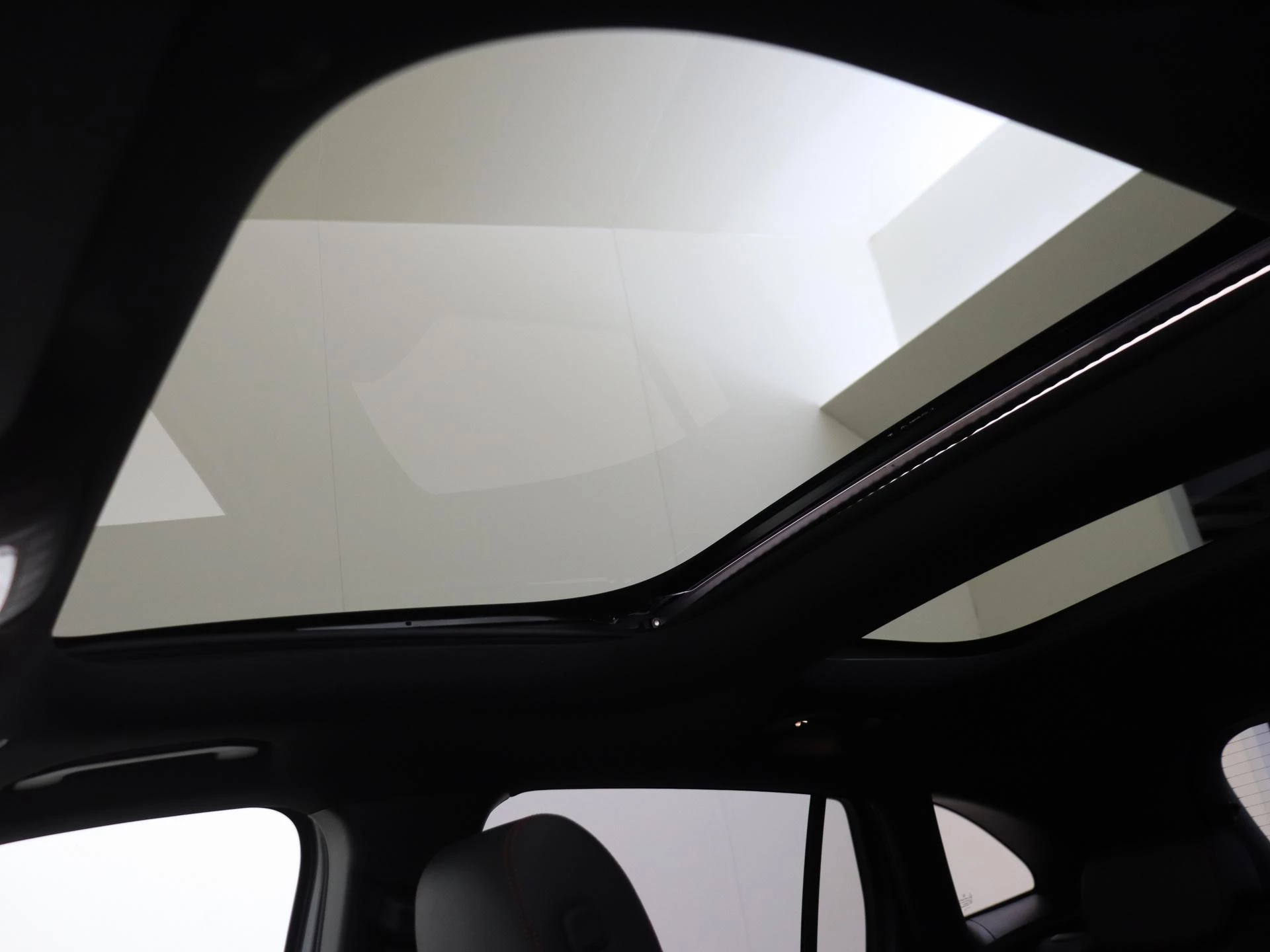 Mercedes-Benz-EQA-image-27