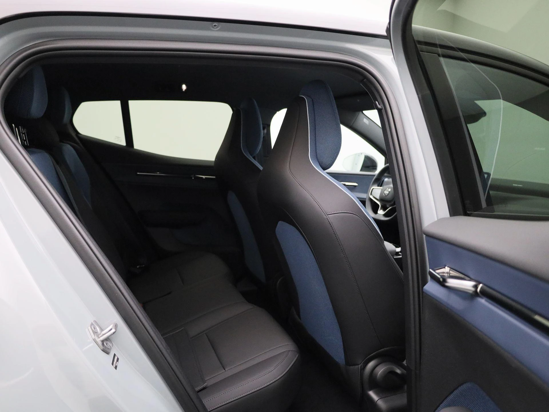 Volvo-EX30-image-35