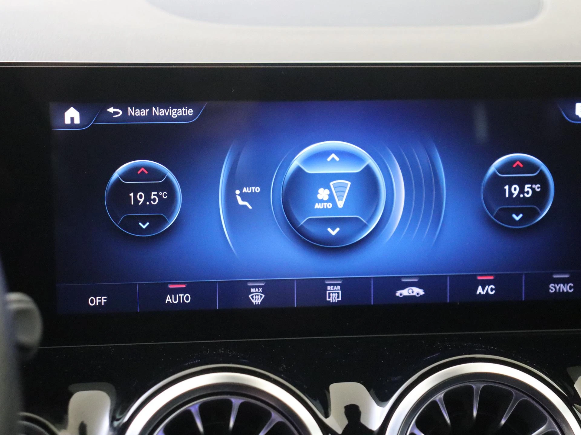 Mercedes-Benz-B-Klasse-image-18