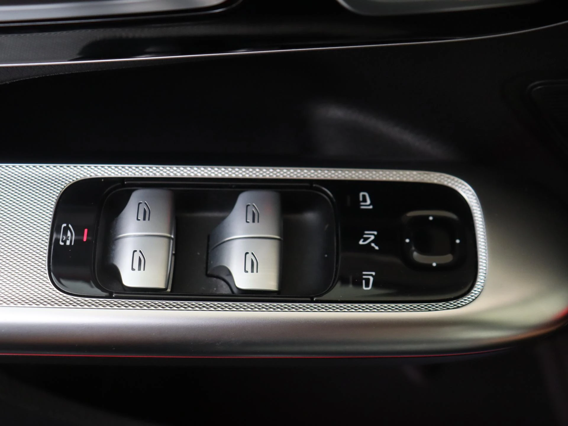 Mercedes-Benz-EQE-image-25