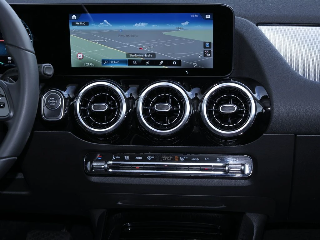 Mercedes-Benz-GLA 250 e-image-10