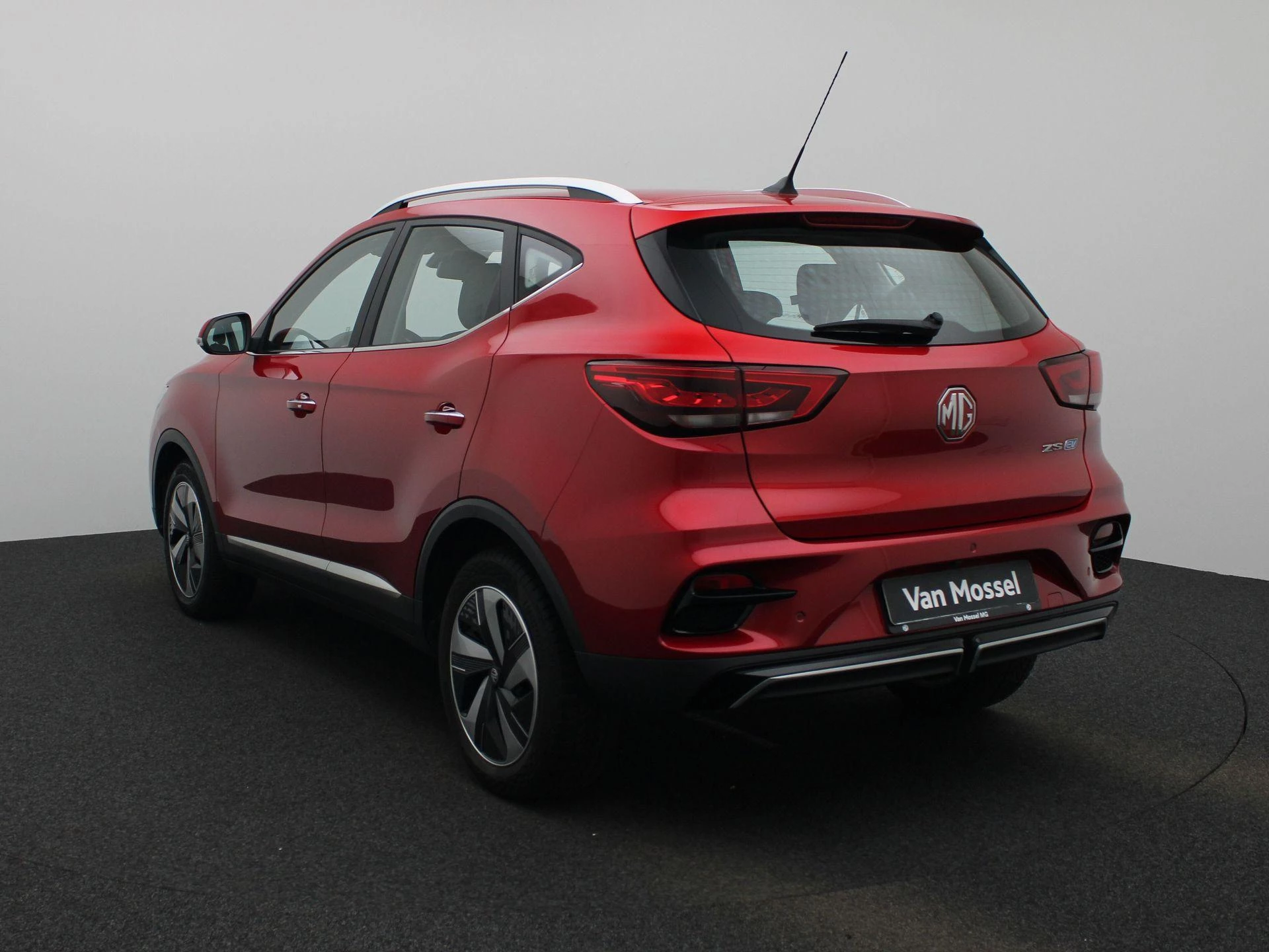 MG-ZS EV-image-1