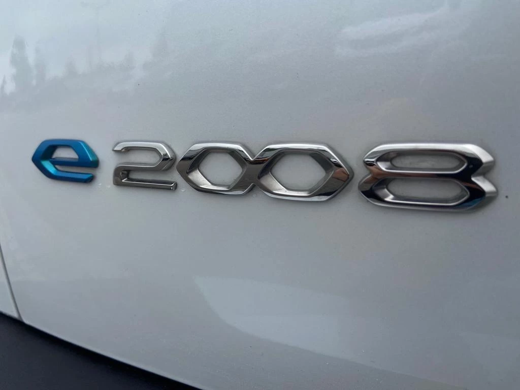 Peugeot-e-2008-image-11