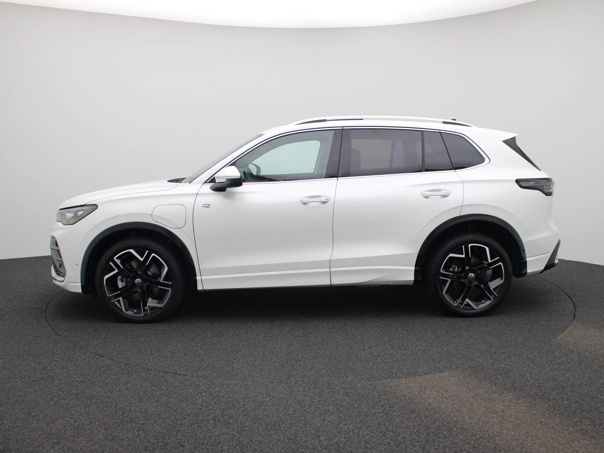 Volkswagen Tiguan 1.5 eHybrid R-Line Edition 272 PK |