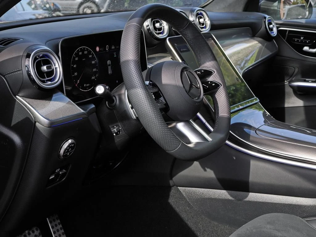 Mercedes-Benz-GLC 300 d-image-9