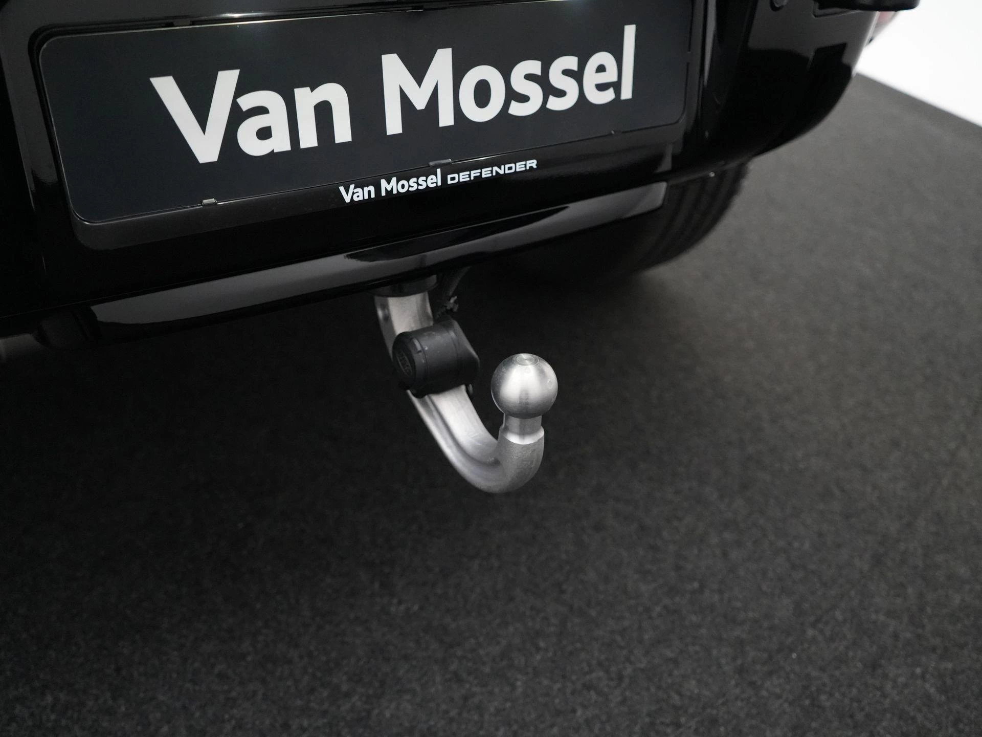 Land Rover-Defender-image-45