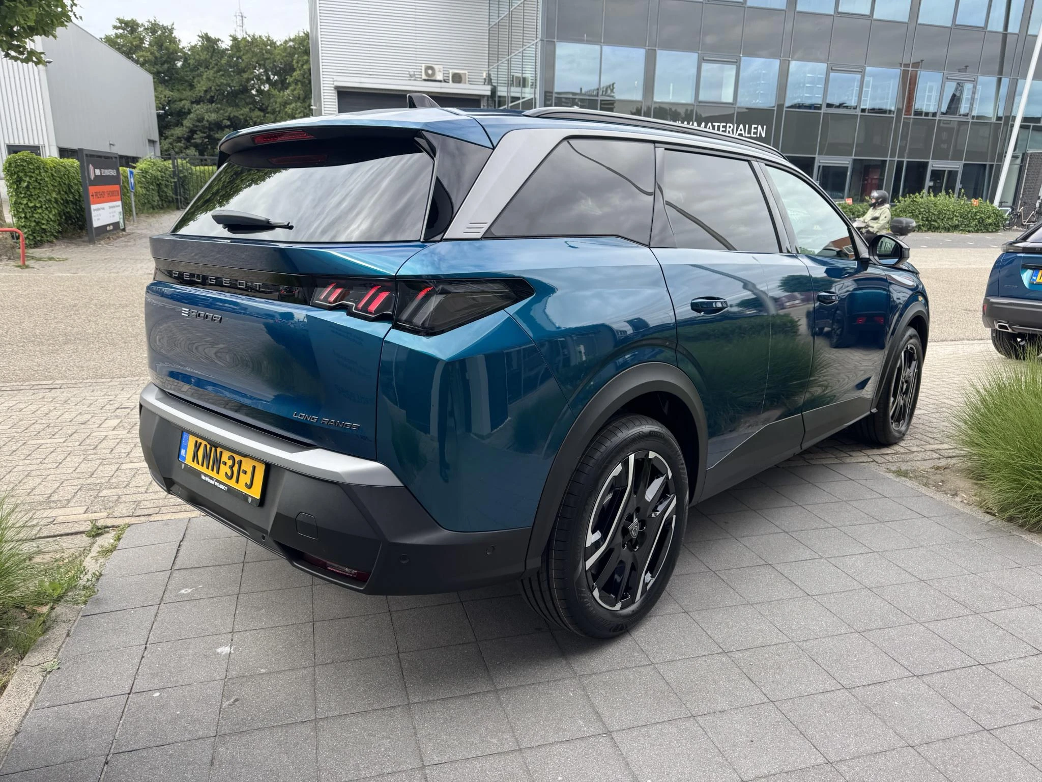Peugeot-e-5008-image-4
