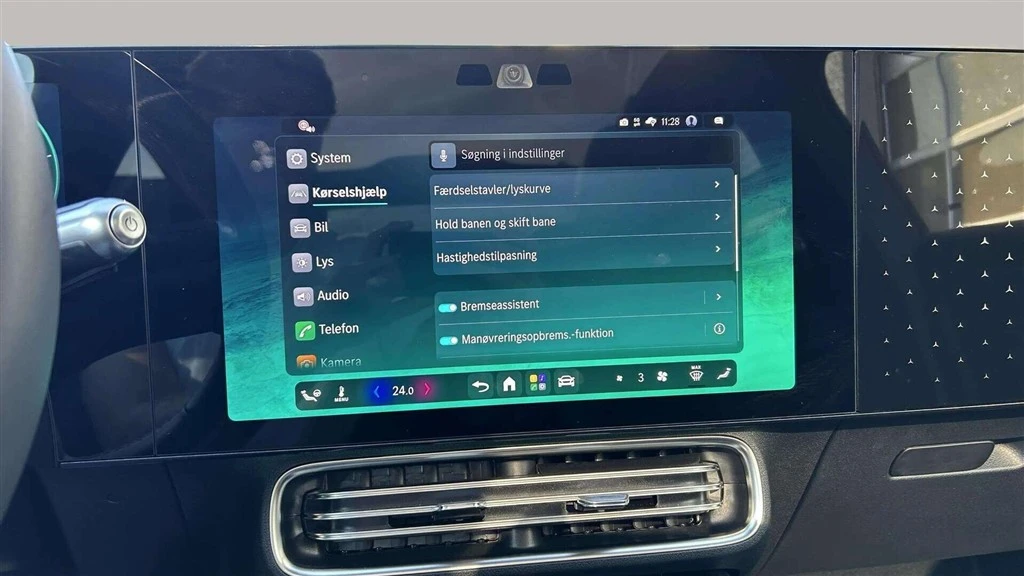 Mercedes-Benz-CLA-image-18