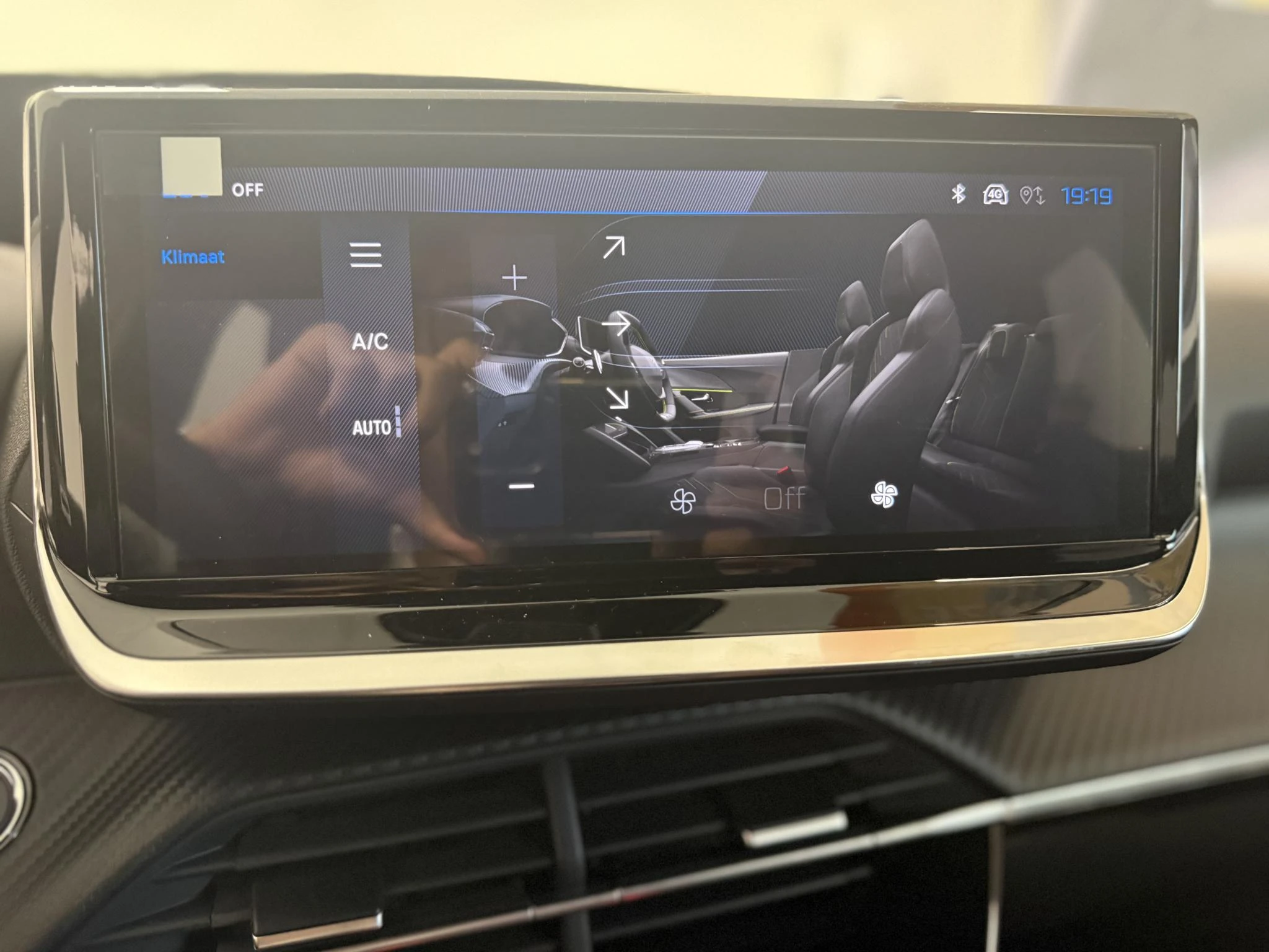 Peugeot 2008 1.2 Hybrid 110 Allure