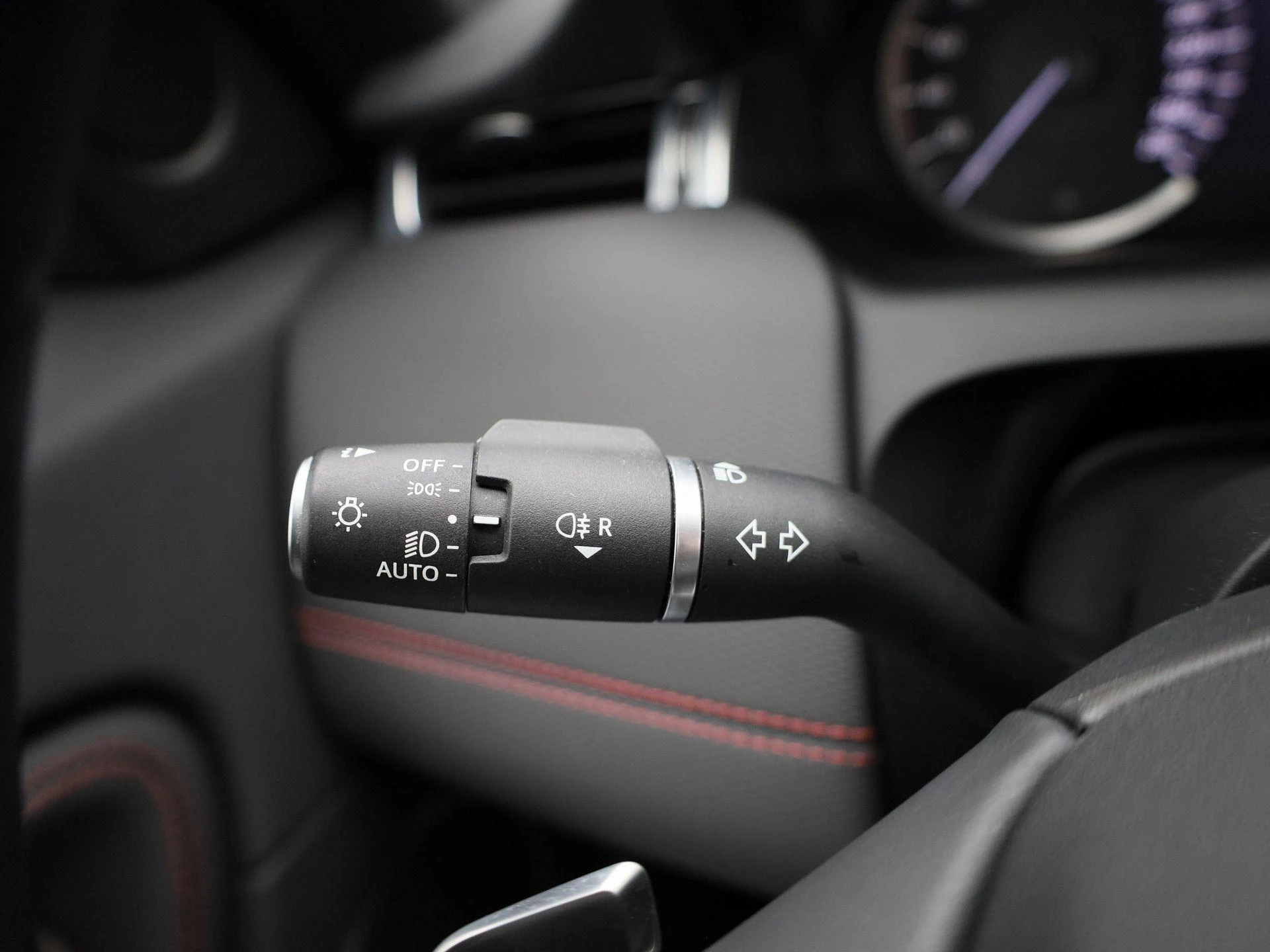 Land Rover-Discovery Sport-image-23