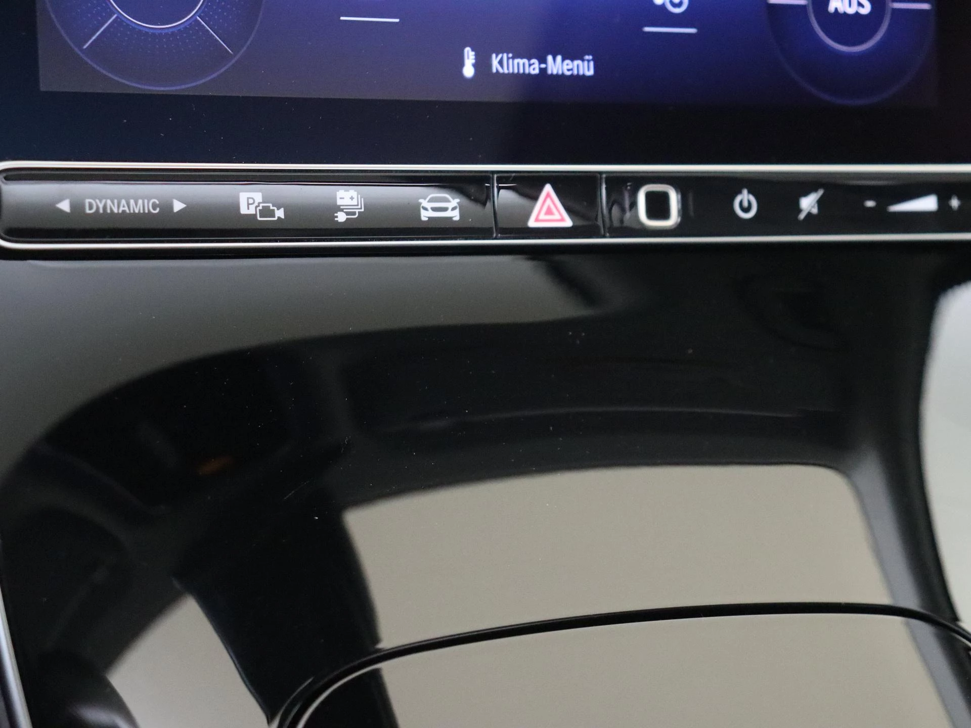 Mercedes-Benz-GLC-image-19