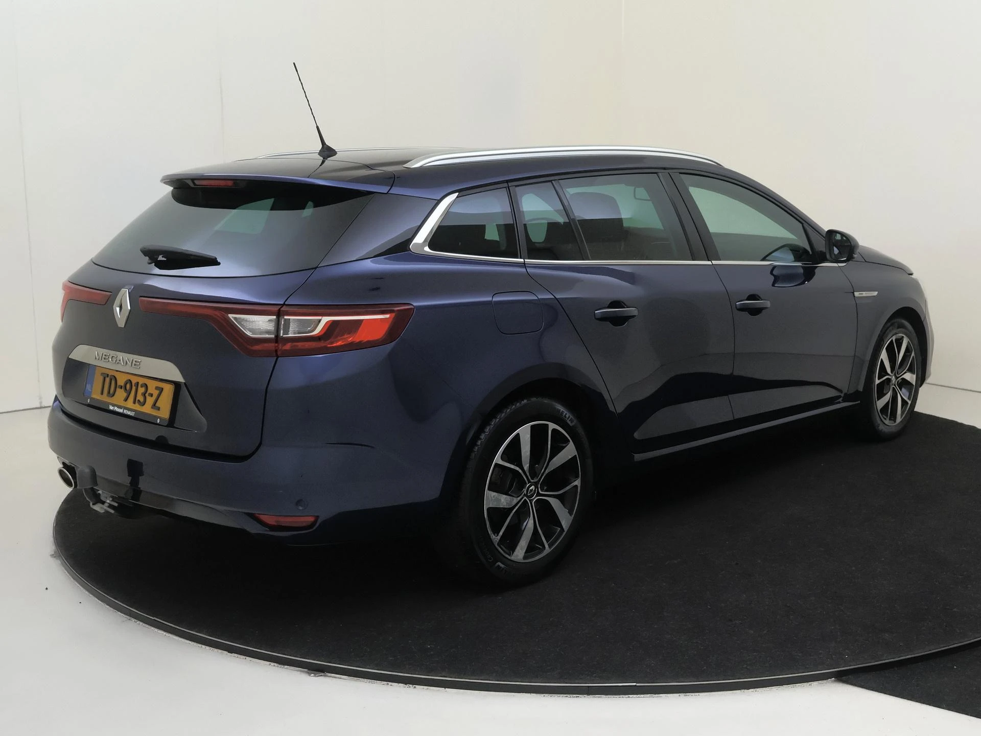 Renault-Mégane Estate-image-6