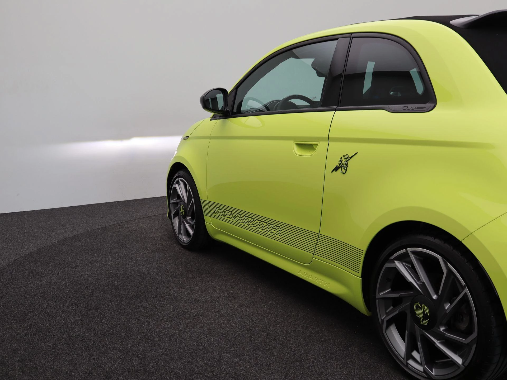 Abarth-500e-image-30