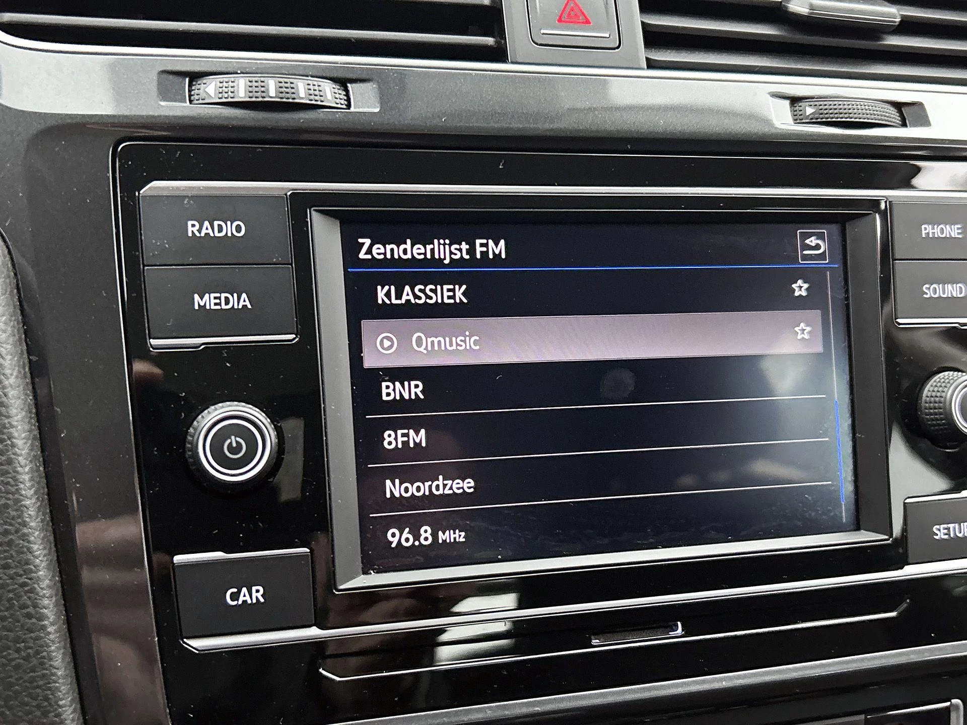 Volkswagen-Golf-image-8