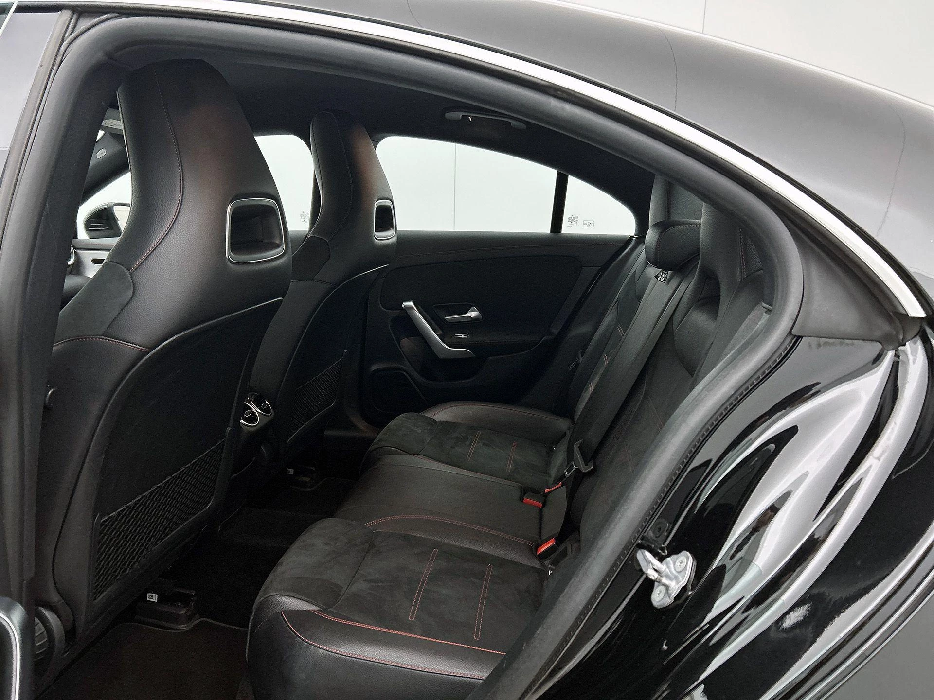 Mercedes-Benz-CLA-image-25