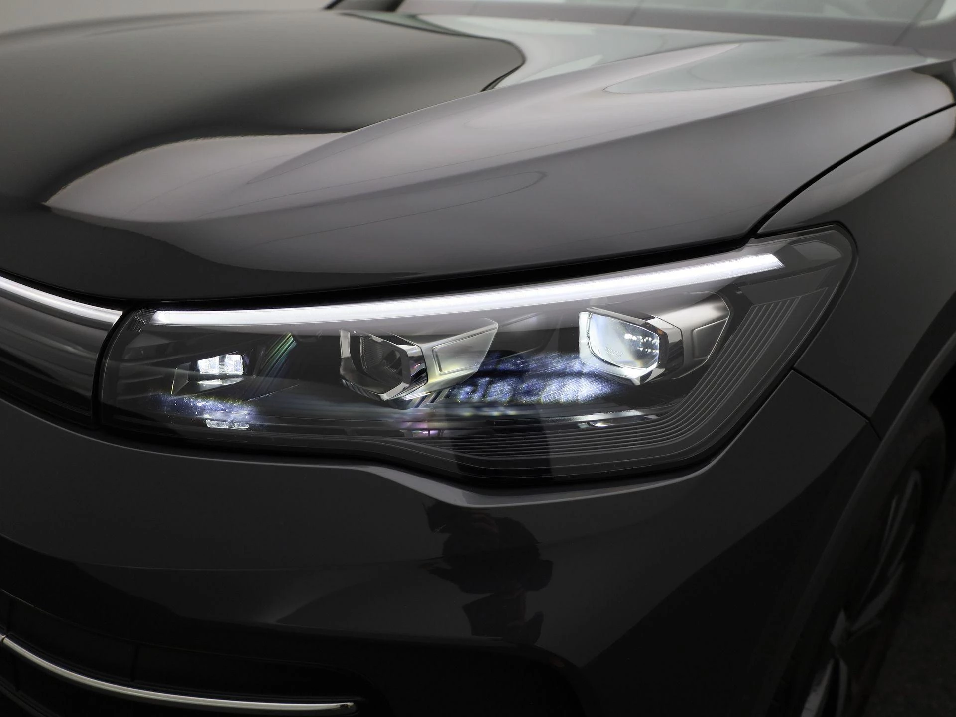 Volkswagen-Tiguan-image-16