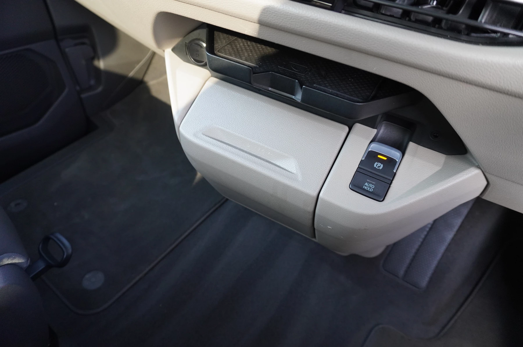 Volkswagen-Multivan-image-49