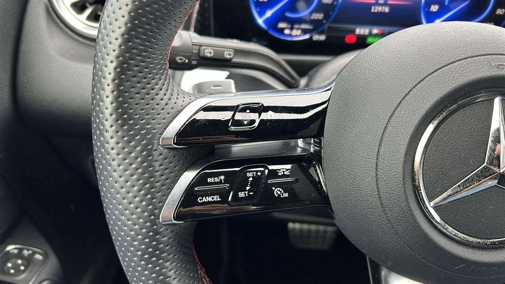 Mercedes-Benz-EQB-image-22