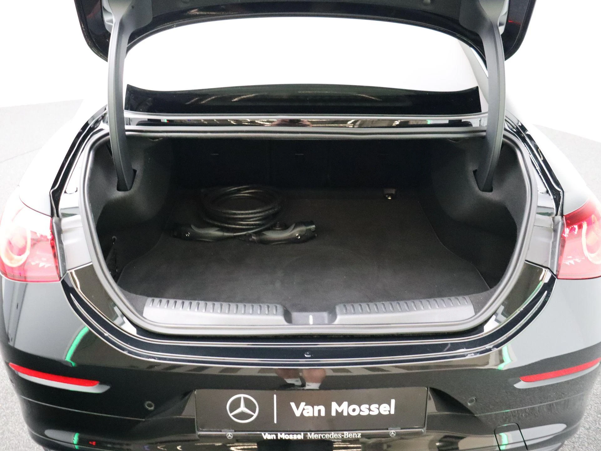 Mercedes-Benz-CLA-image-25