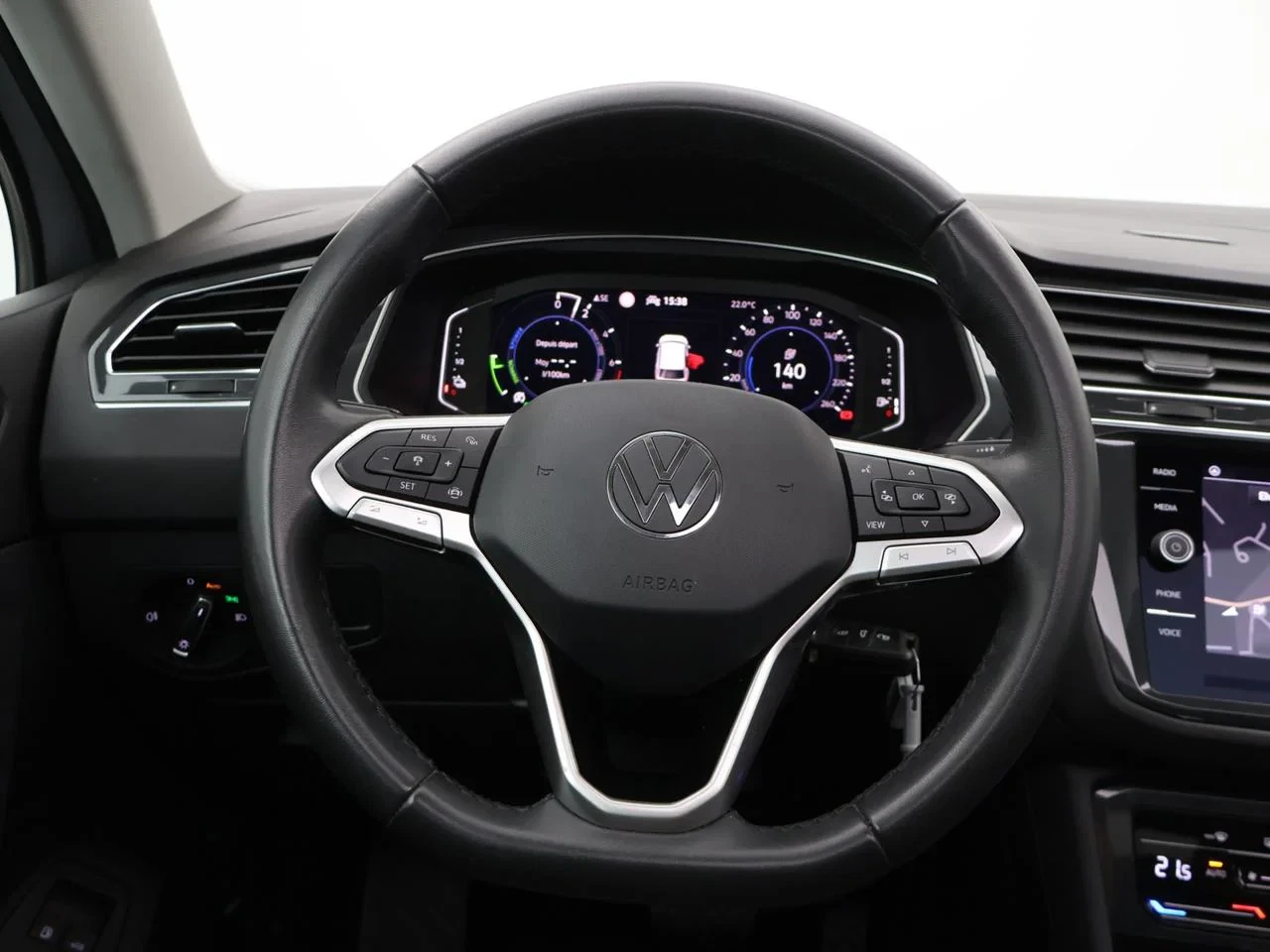 Volkswagen-Tiguan-image-11