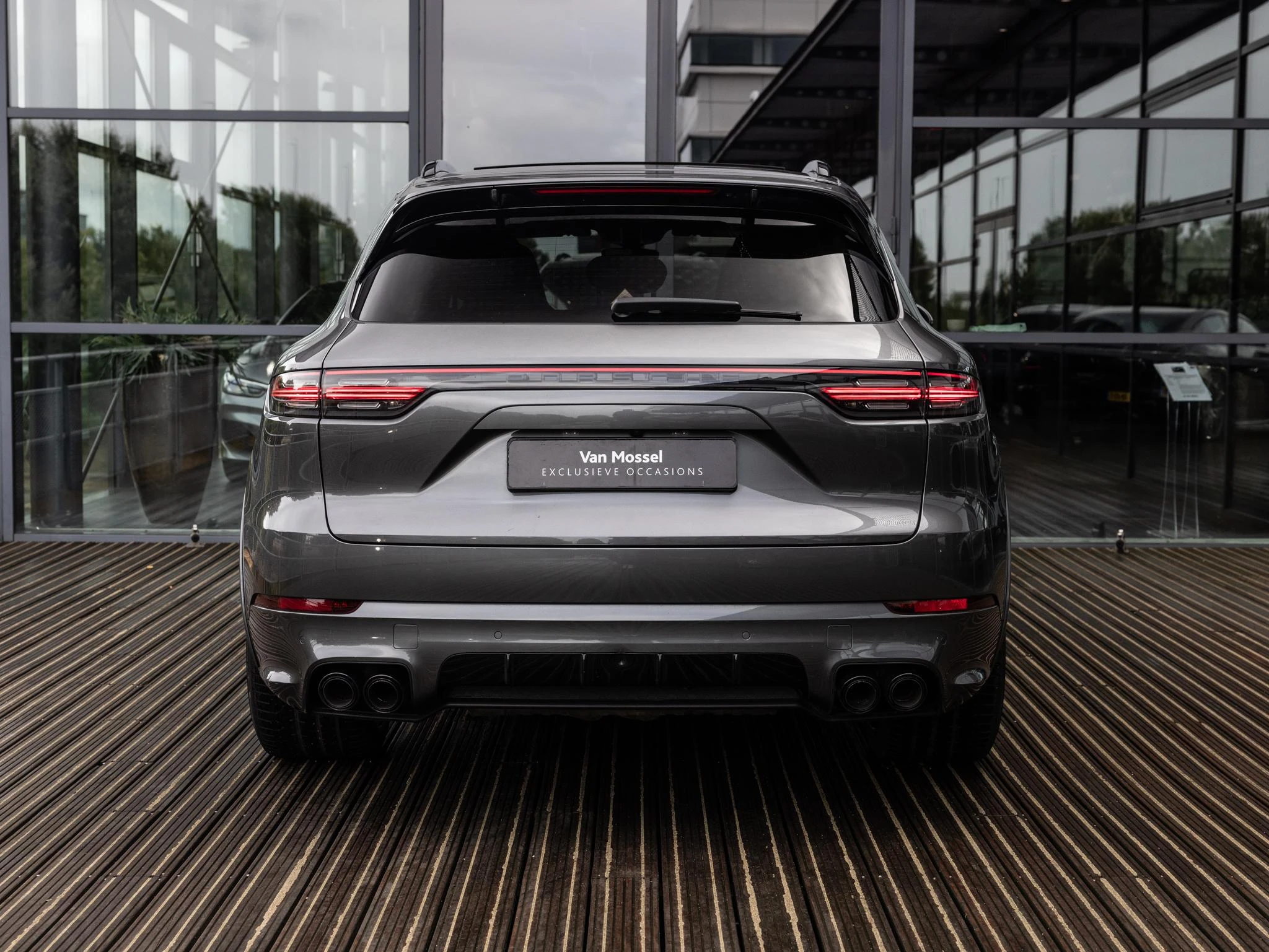 Porsche-Cayenne-image-4