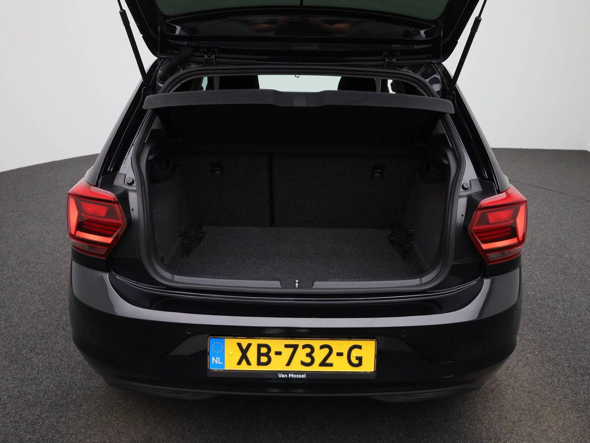 Volkswagen-Polo-image-11