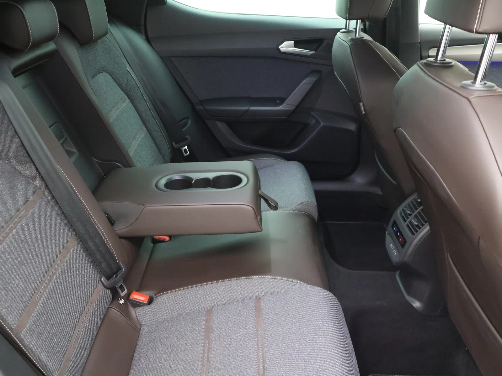 SEAT Leon e-Hybrid (PHEV) Leon e-Hybrid 1.4 Xcellence D204PK *AUTOMAAT*VIRTUAL COCKPIT*LEDER*CAMERA*PDC*CRUISE*KEYLESS GO*NAVI*APP-CONNECT*...*