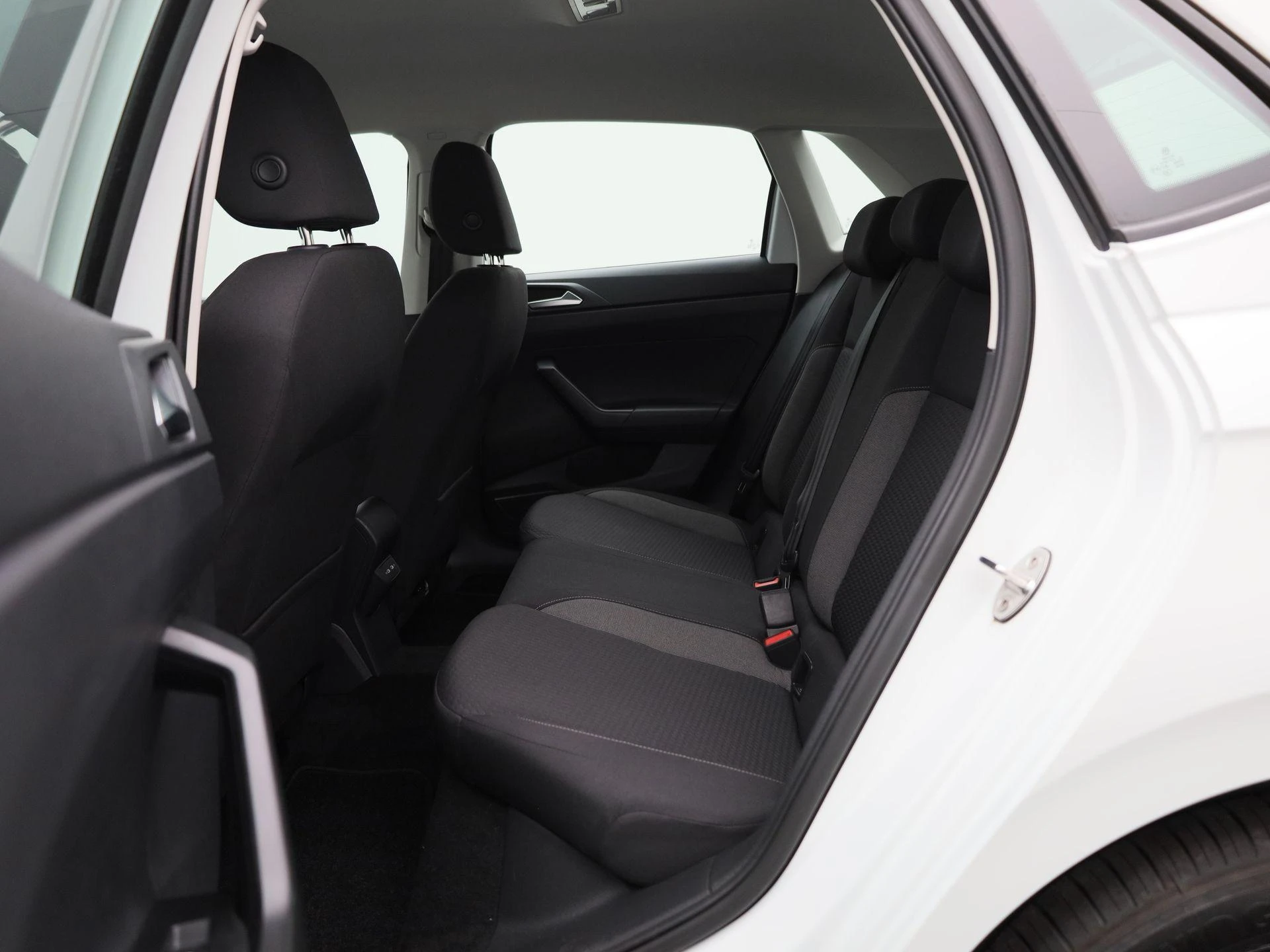 Volkswagen-Polo-image-13