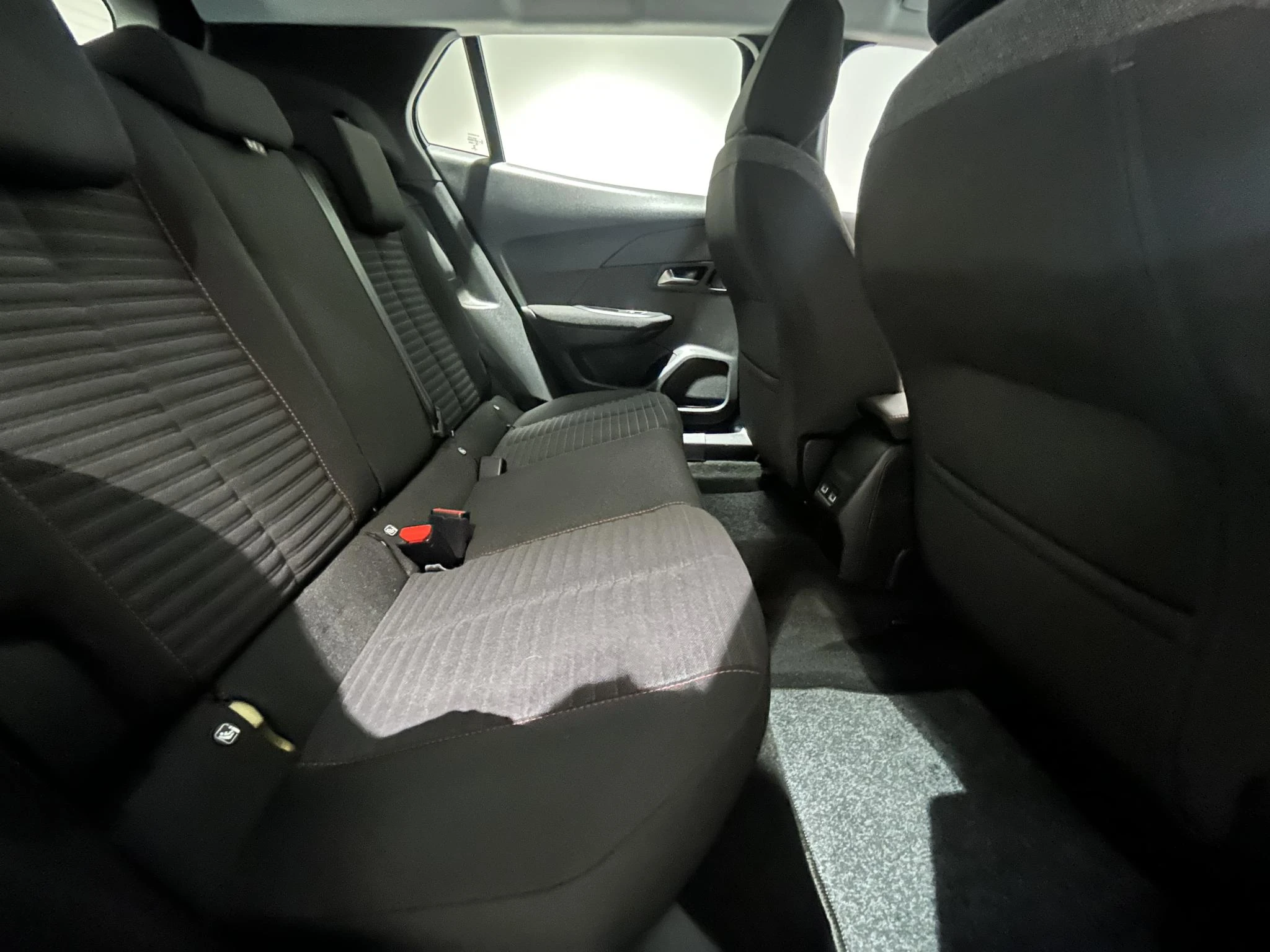 Peugeot-e-2008-image-24