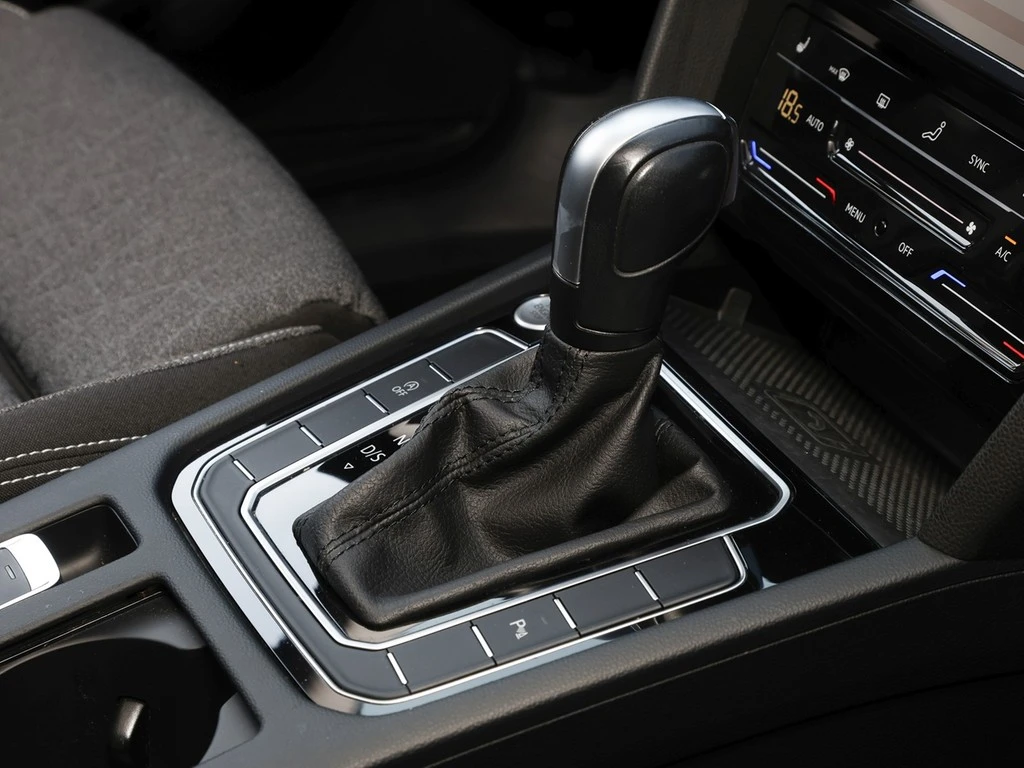 Volkswagen-Passat-image-8