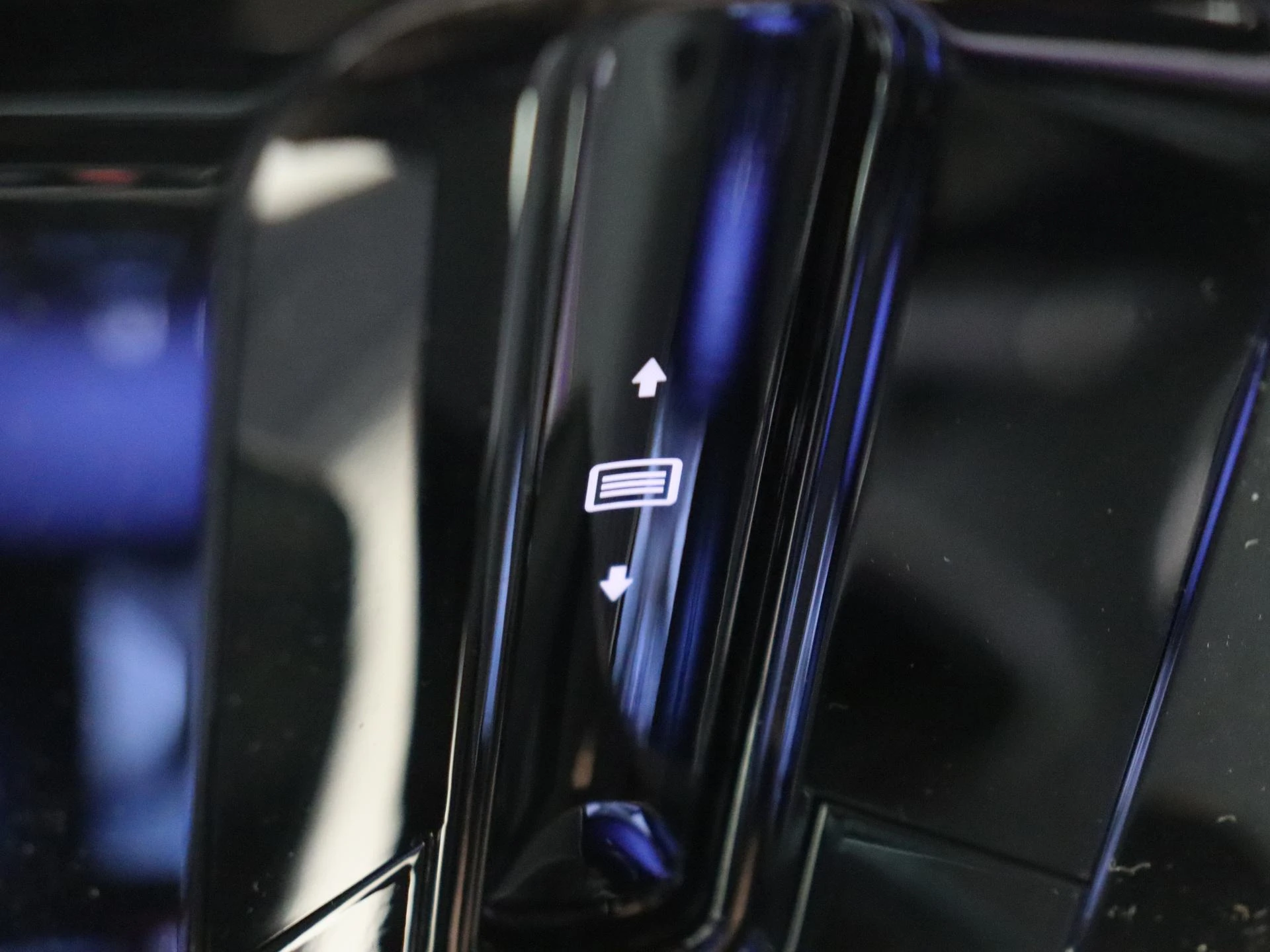 Mercedes-Benz-EQE-image-22