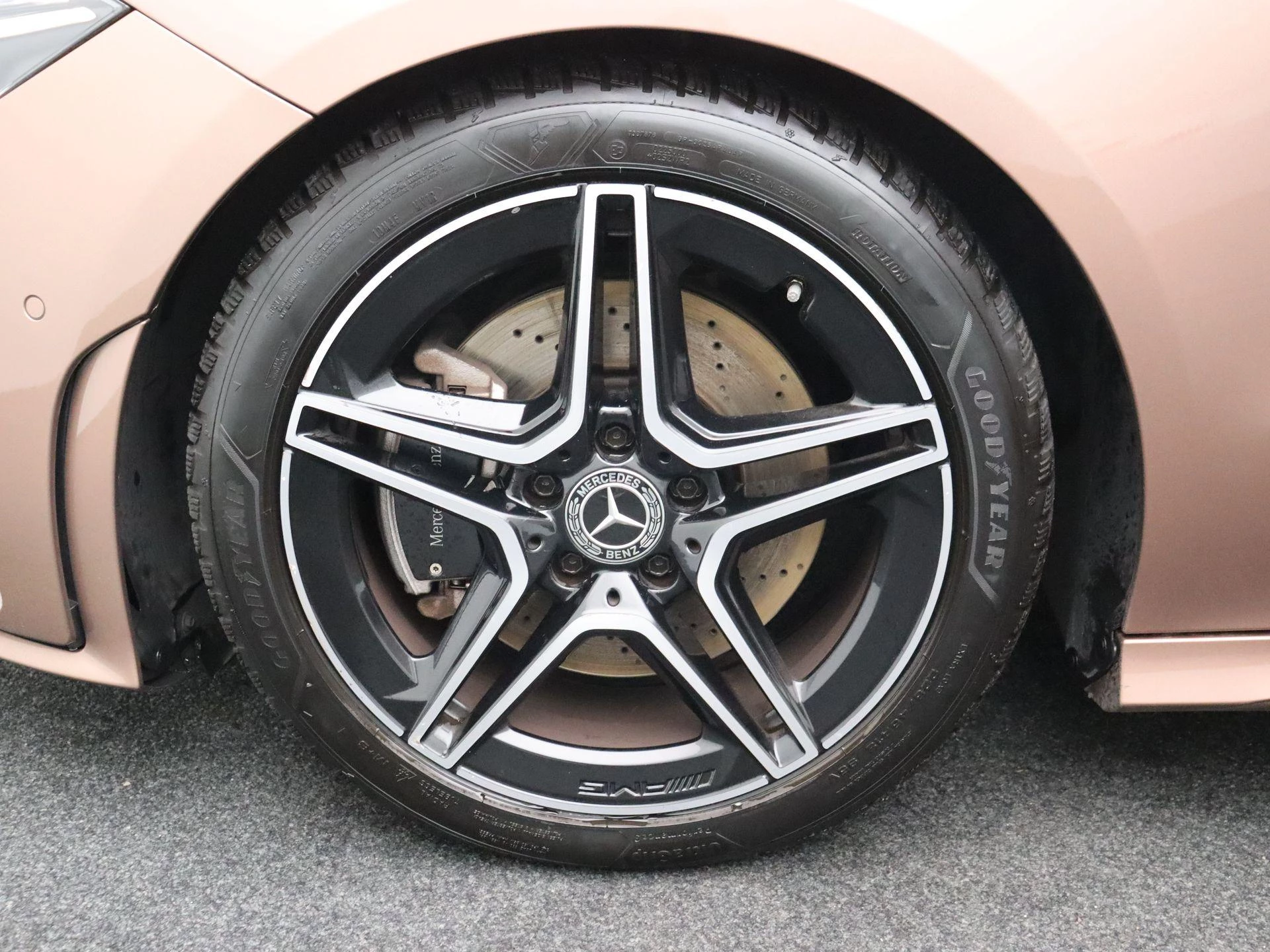 Mercedes-Benz CLA 200 d Shooting Brake + AMG LINE + PANO DAK + TREKHAAK +