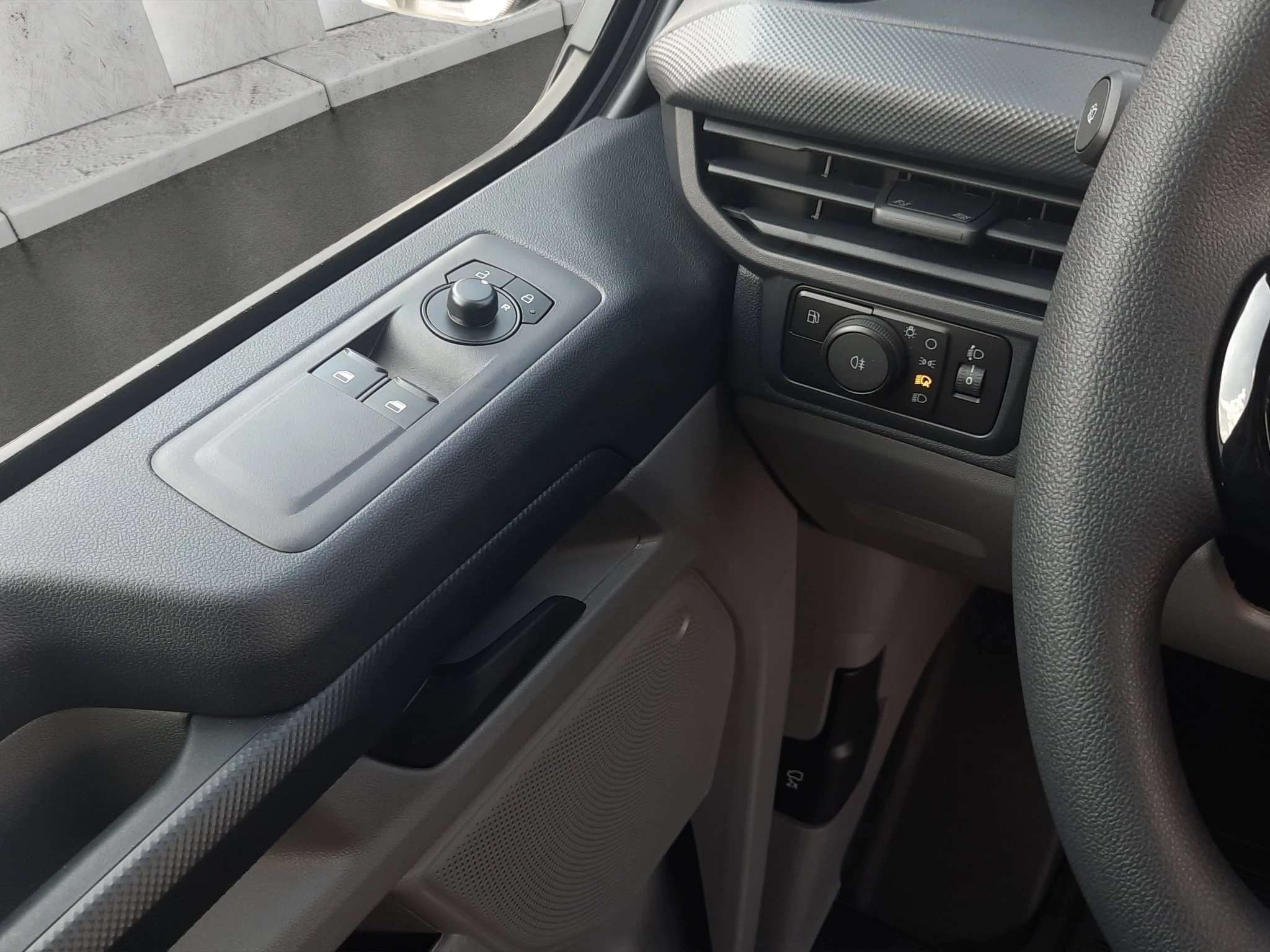 Ford-Transit Custom-image-15