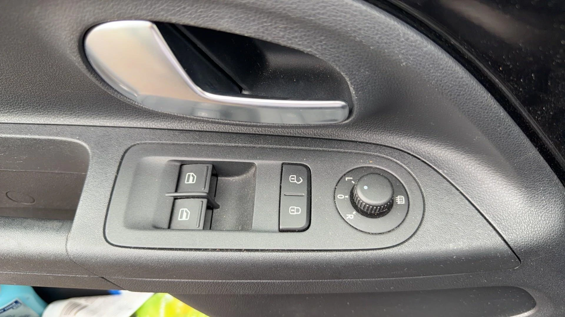 Volkswagen-up!-image-13