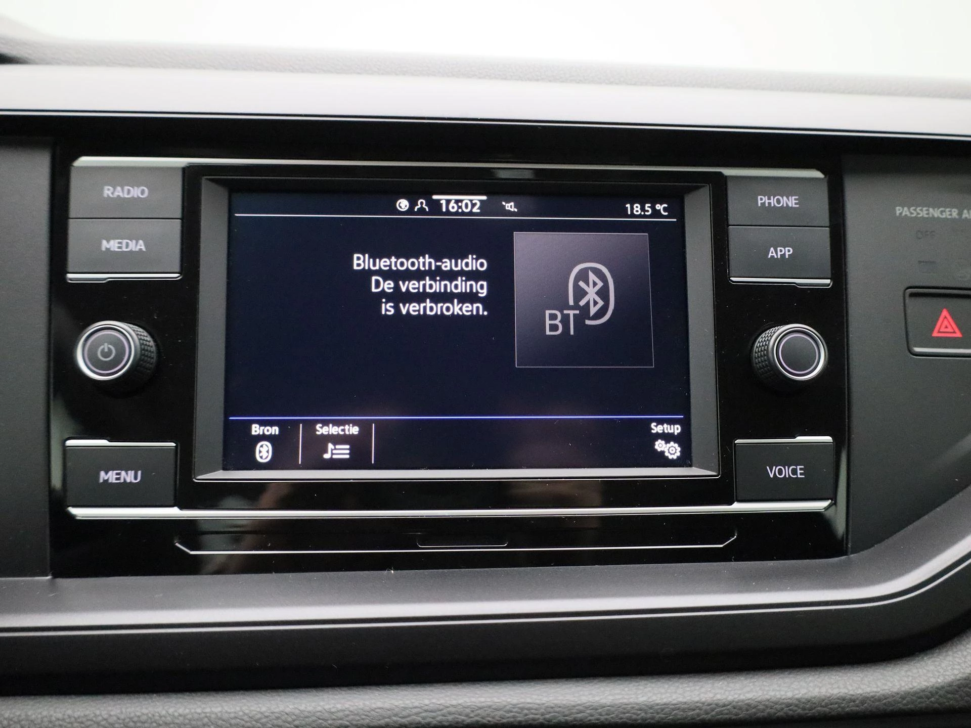 Volkswagen-Polo-image-18