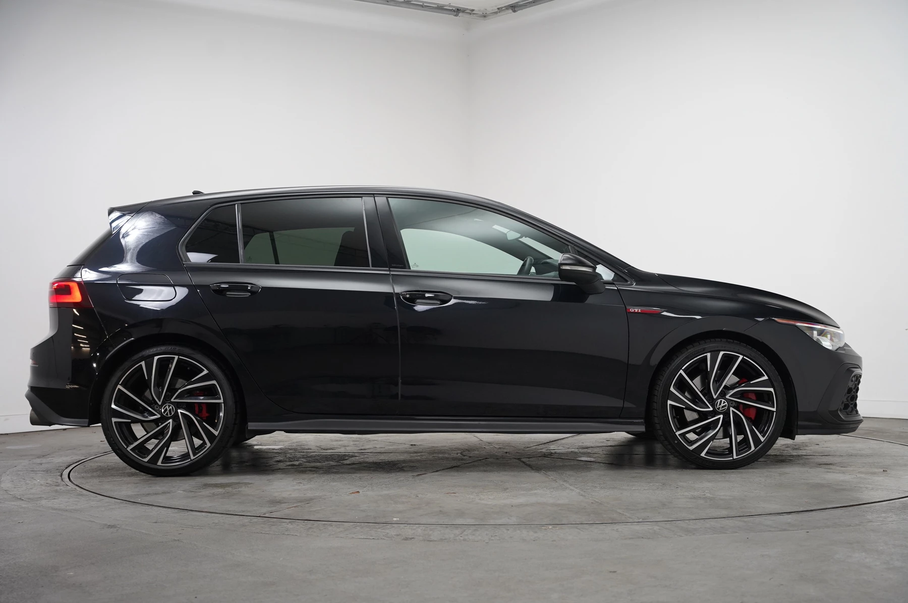 Volkswagen-Golf-image-3
