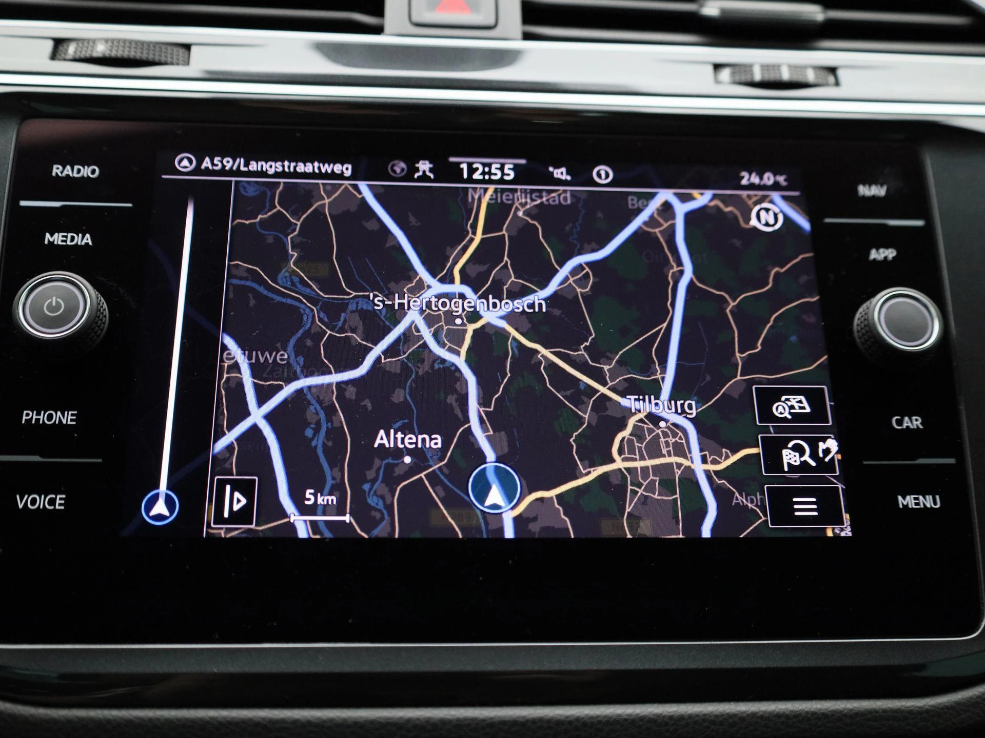 Volkswagen-Tiguan-image-19
