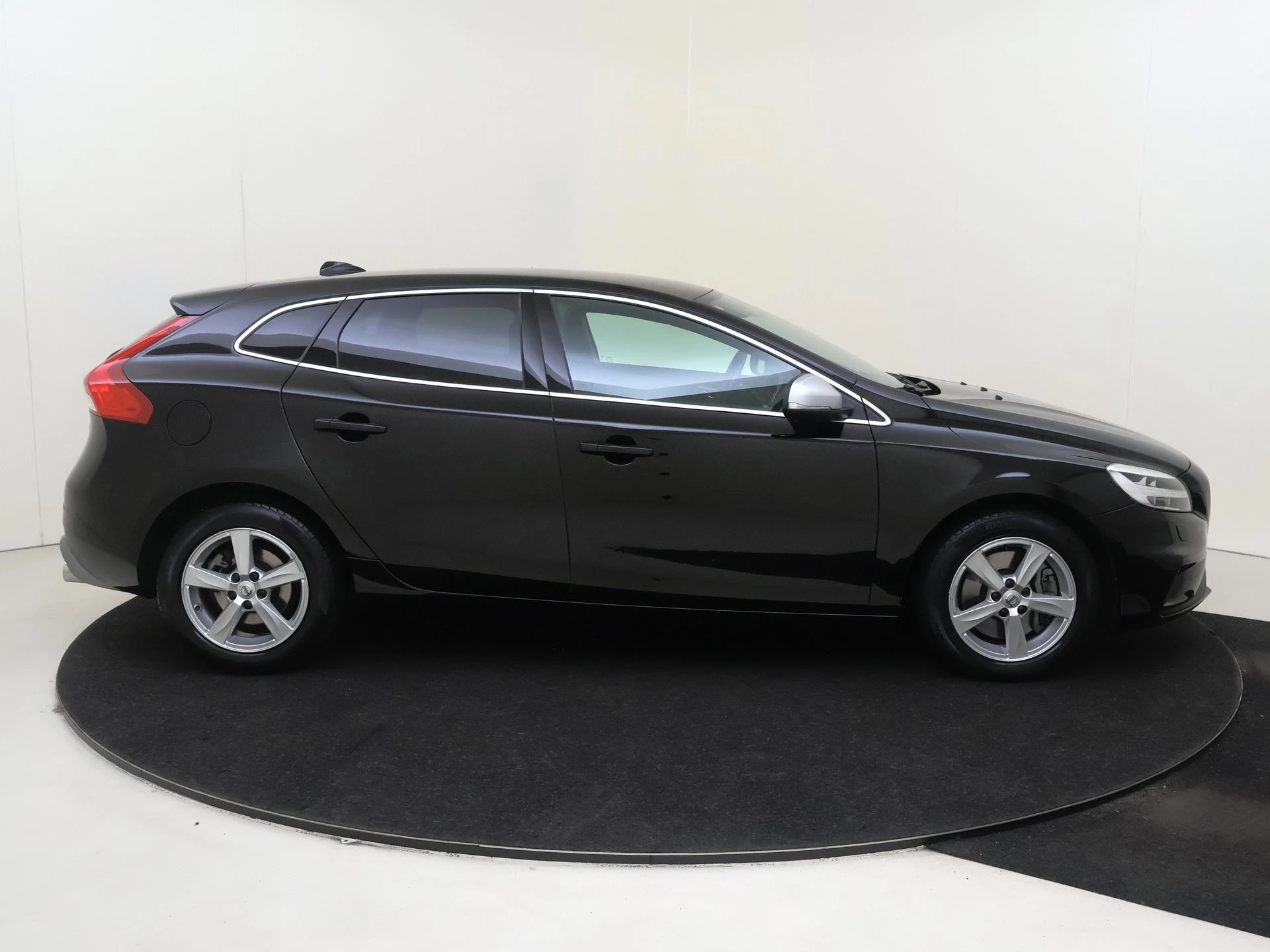 Volvo-V40-image-5